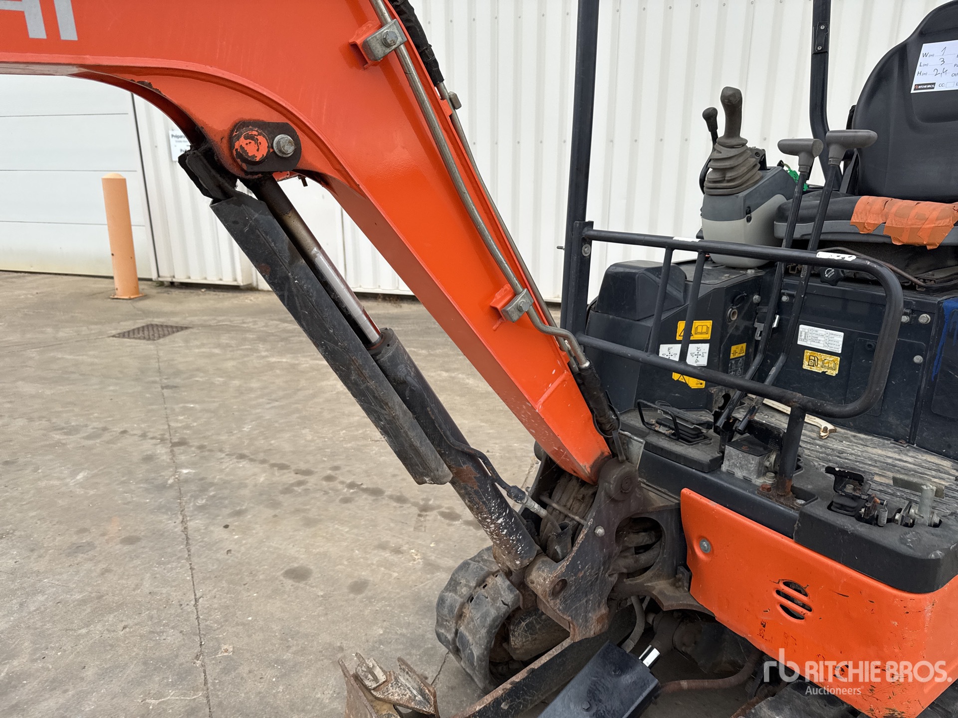 2017 Hitachi ZX19U-5A YR