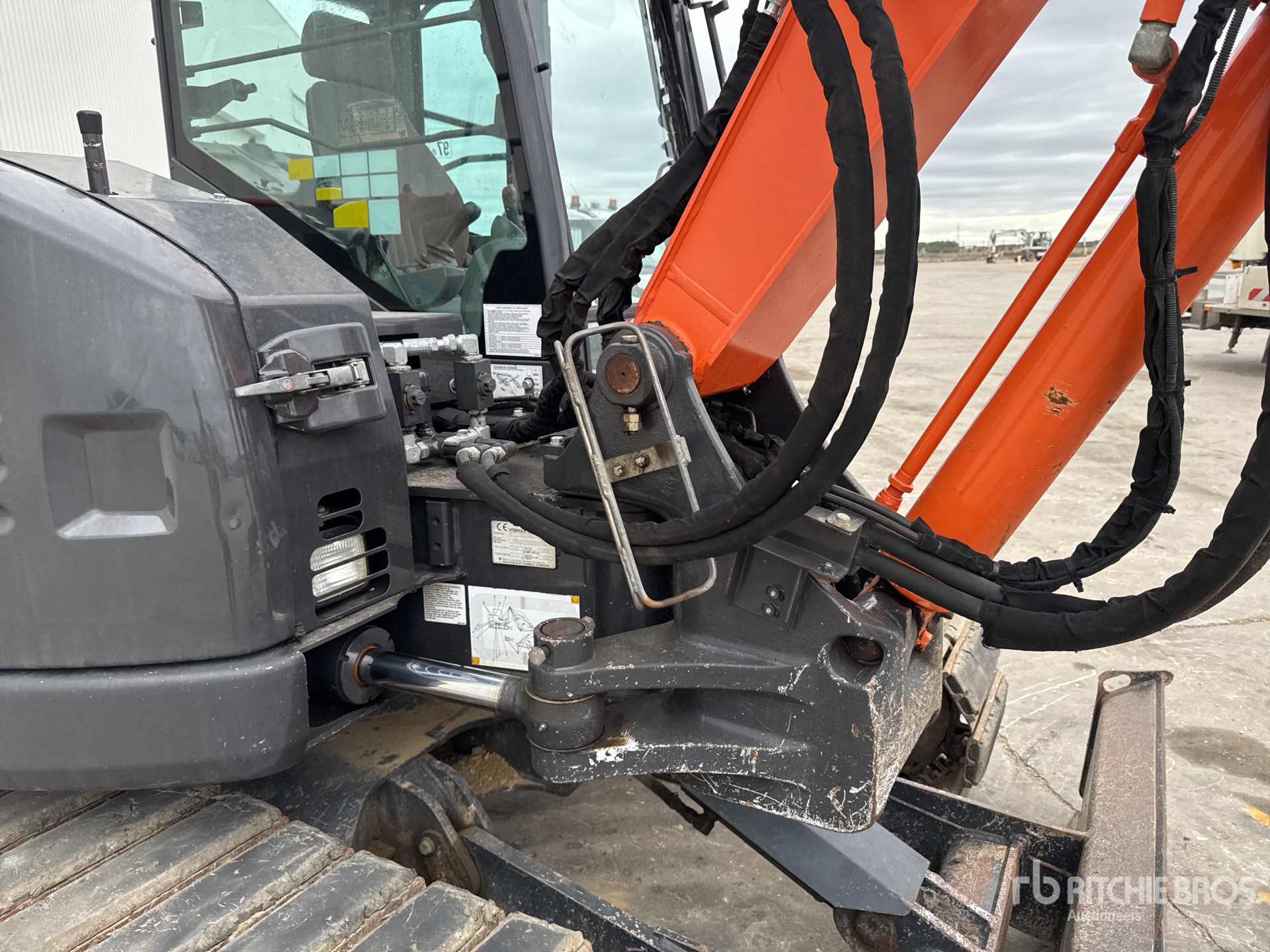 2018 Hitachi ZX85U