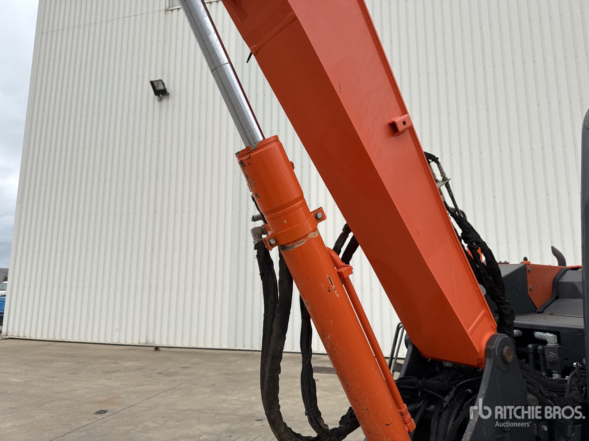 2018 Hitachi ZX85U