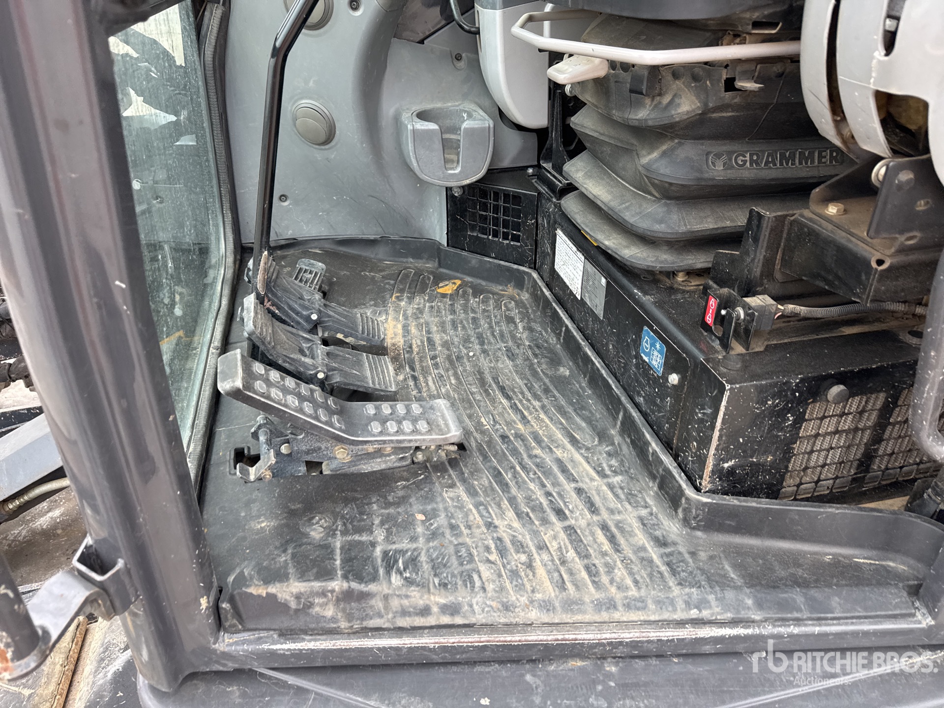 2018 Hitachi ZX85U