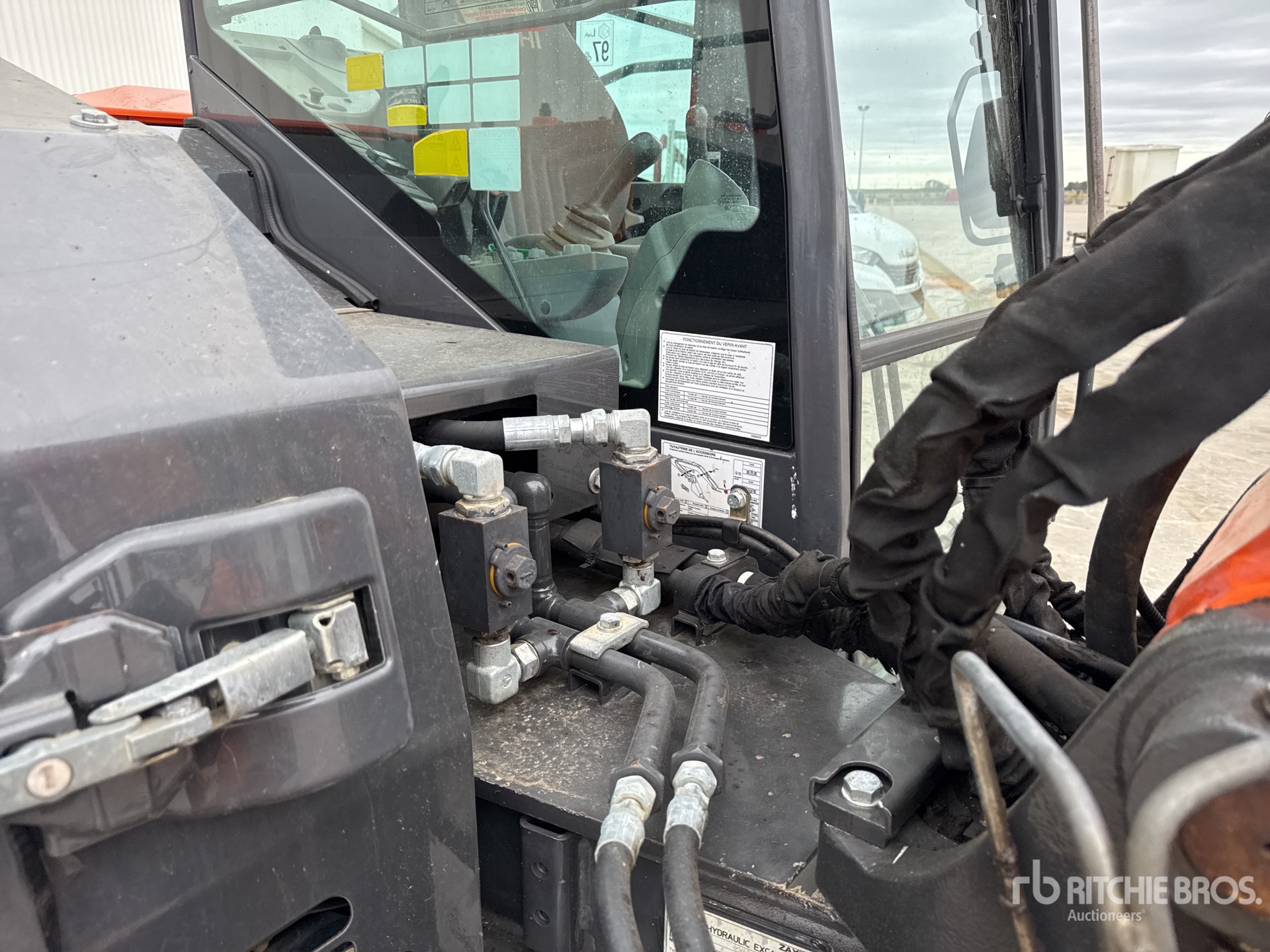2018 Hitachi ZX85U