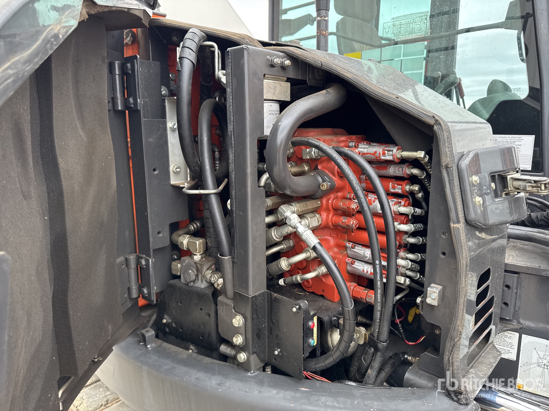 2018 Hitachi ZX85U