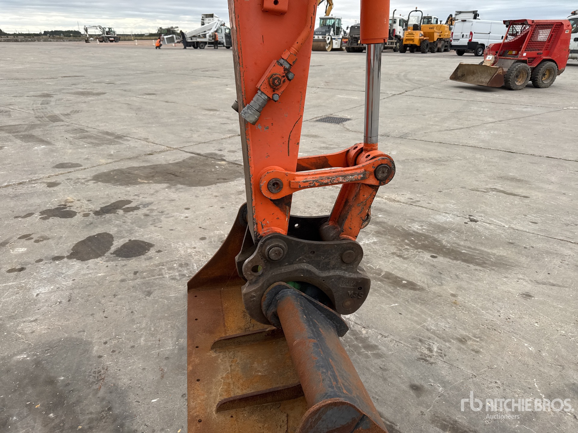 2018 Hitachi ZX85U