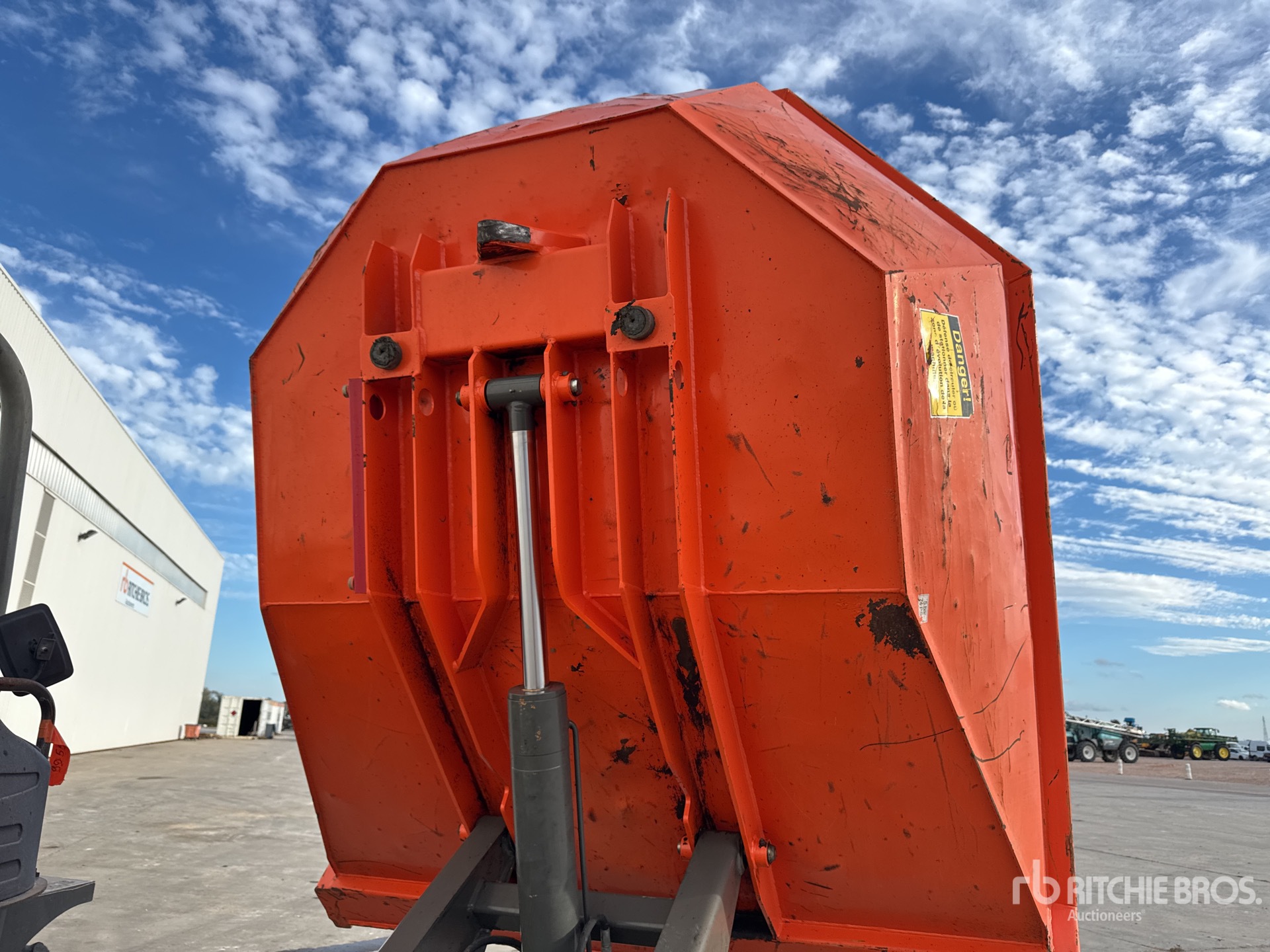 2013 Ausa D600APG