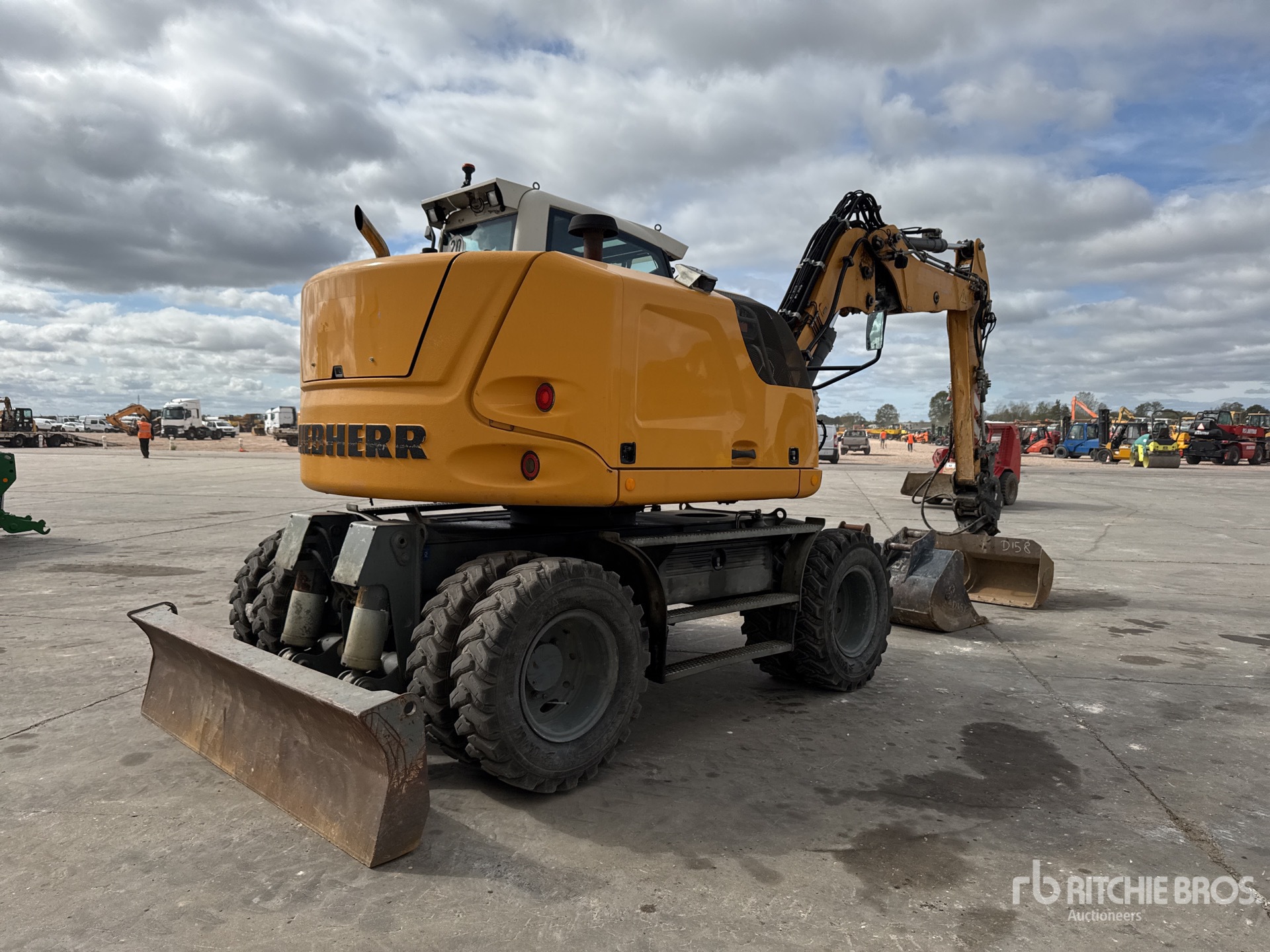 2013 Liebherr A910 COMPACT