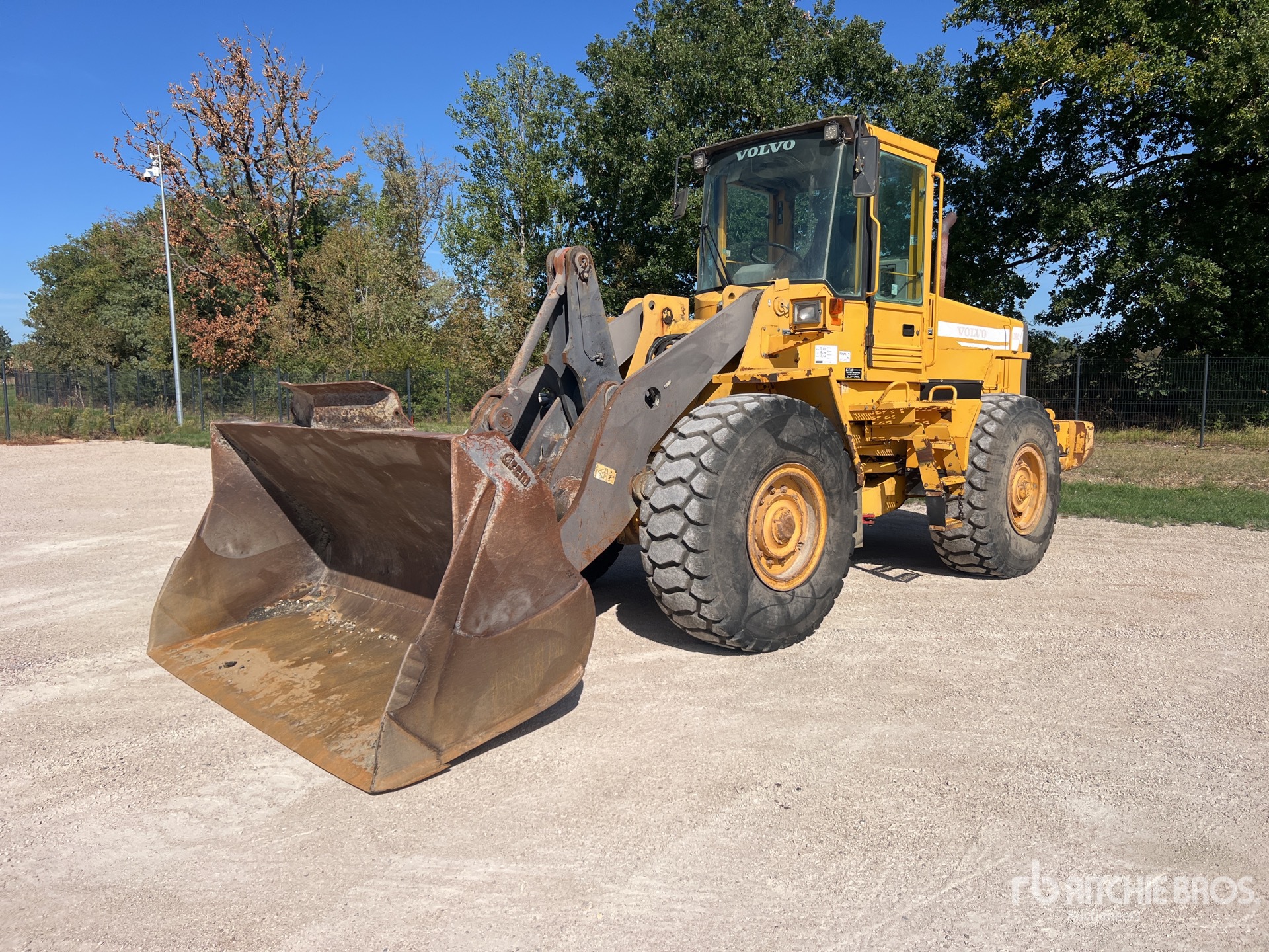 Photo of 1997 Volvo L90C