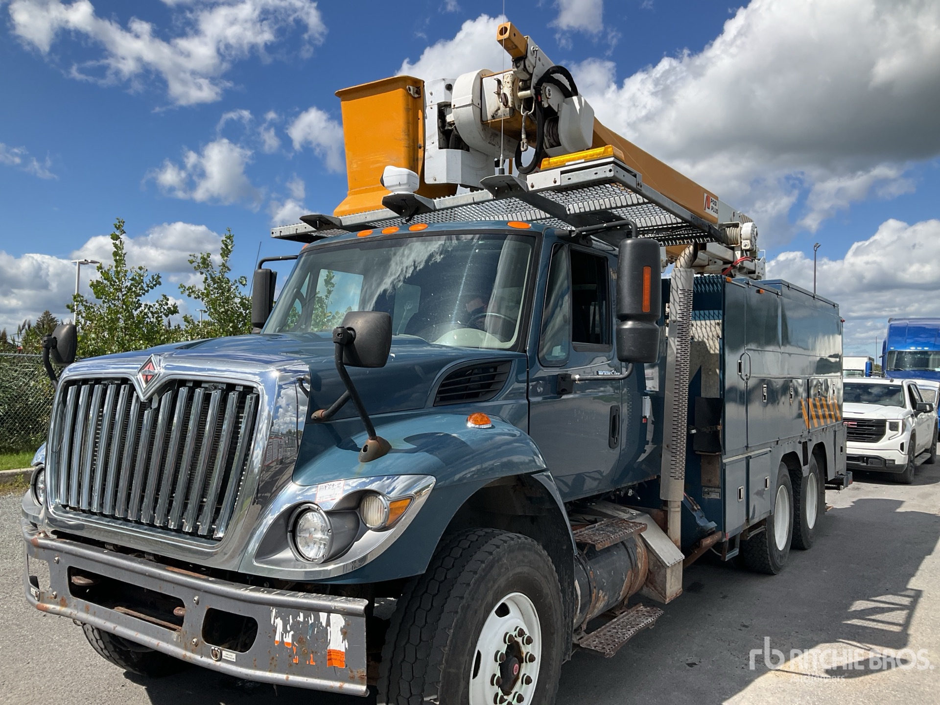 Photo of 2008 International 7400 SBA