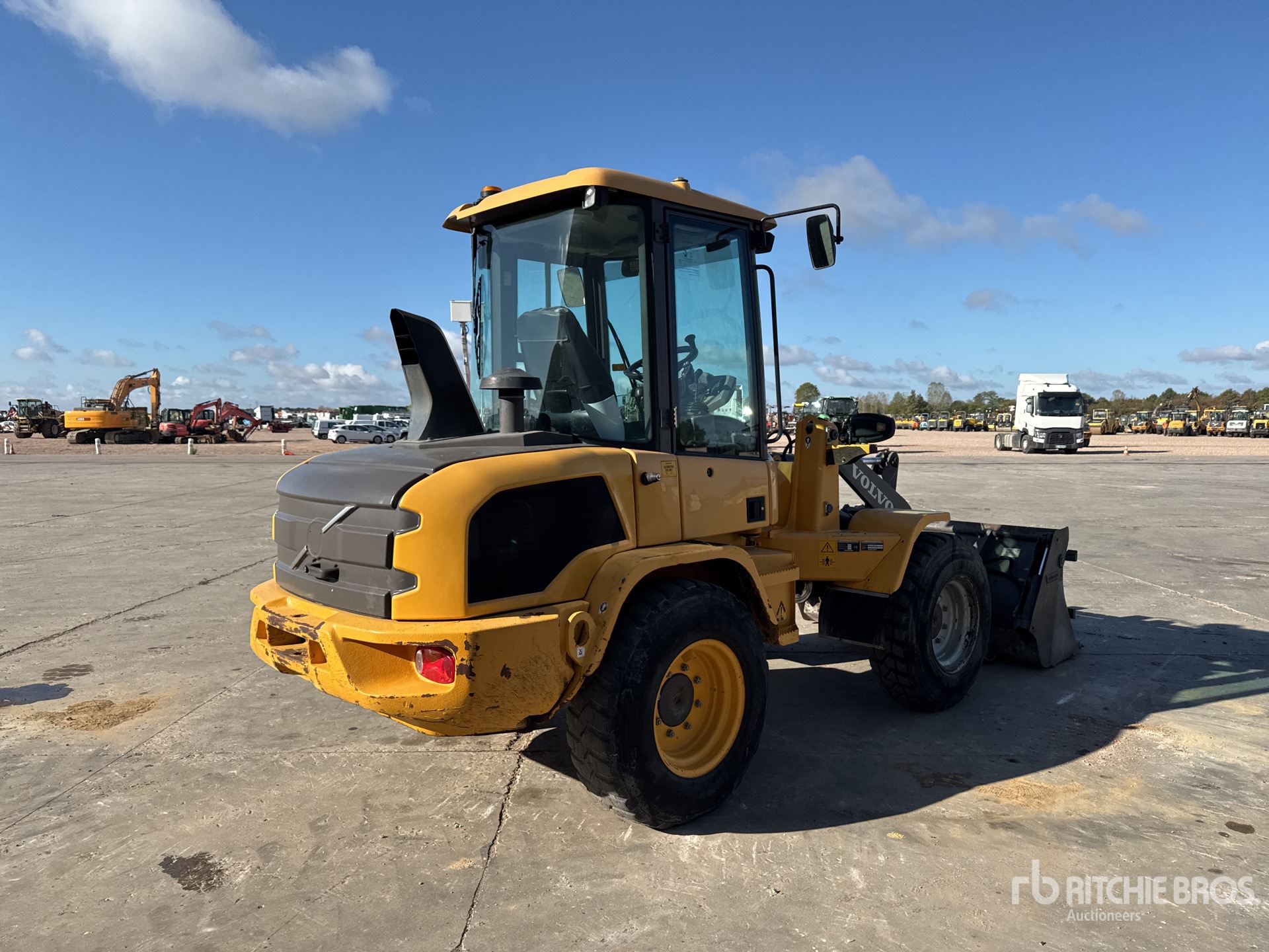 2017 Volvo L30G