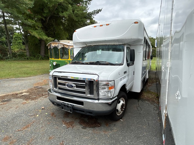 2018 Ford E-450 Econoline 4x2 20-Seat Transit Bus (Inoperable) 2018 Ford E-450 Econoline 4x2 20-Seat Transit Bus (Inoperable)