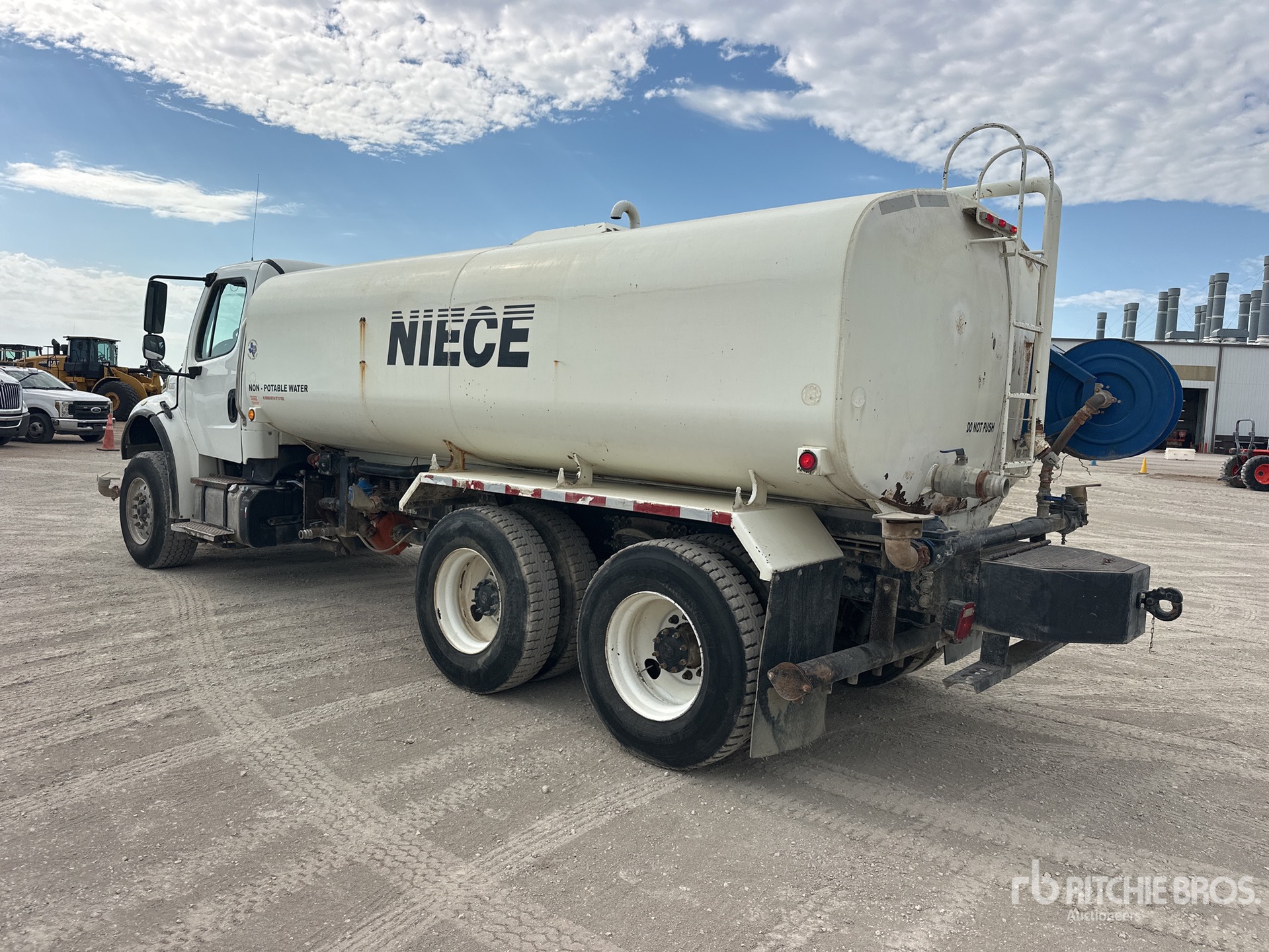 2014 Freightliner M2 106