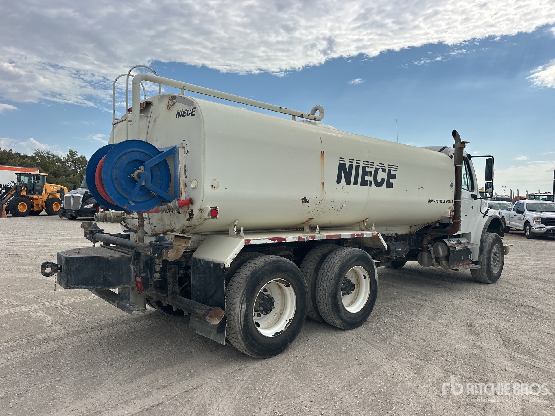 2014 Freightliner M2 106