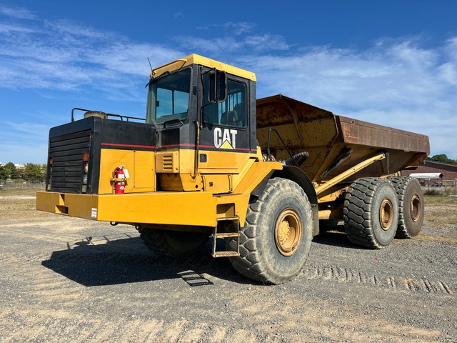 2001 Cat D400E Series II Articulated Dump Truck 2001 Cat D400E Series II Articulated Dump Truck