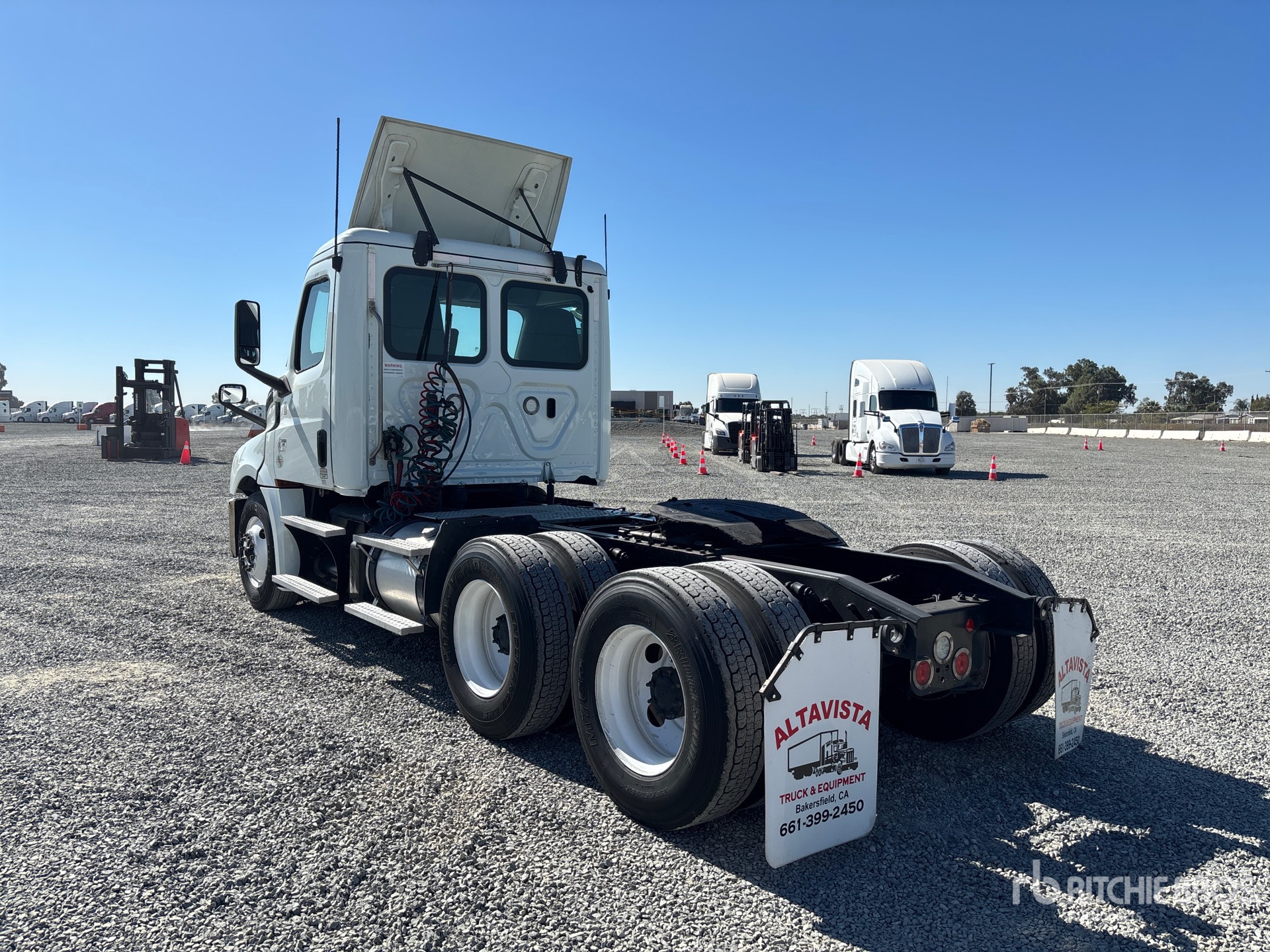 2019 Freightliner CASCADIA 126