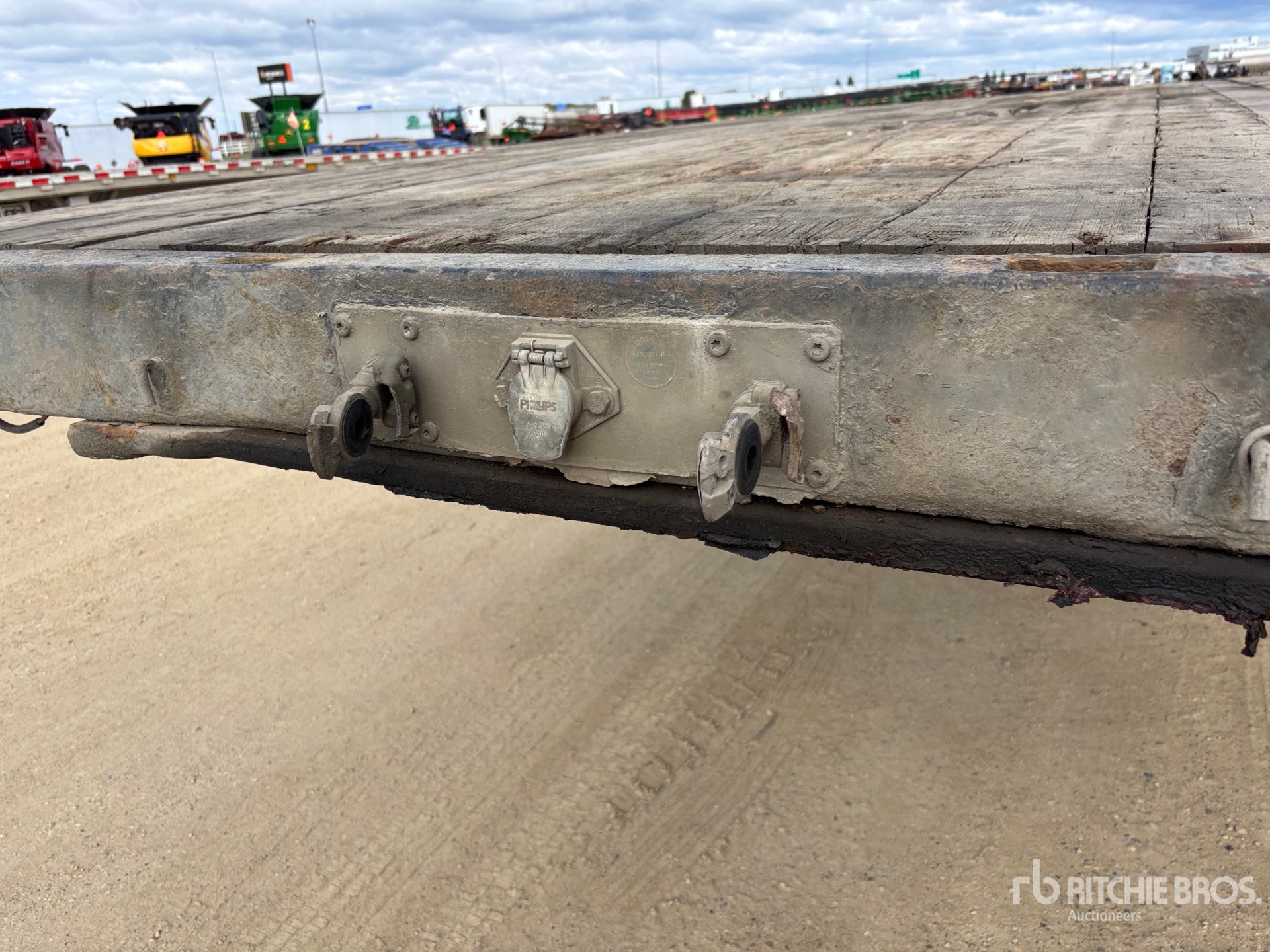 2013 Load King 32 ft Super B-Train Lead