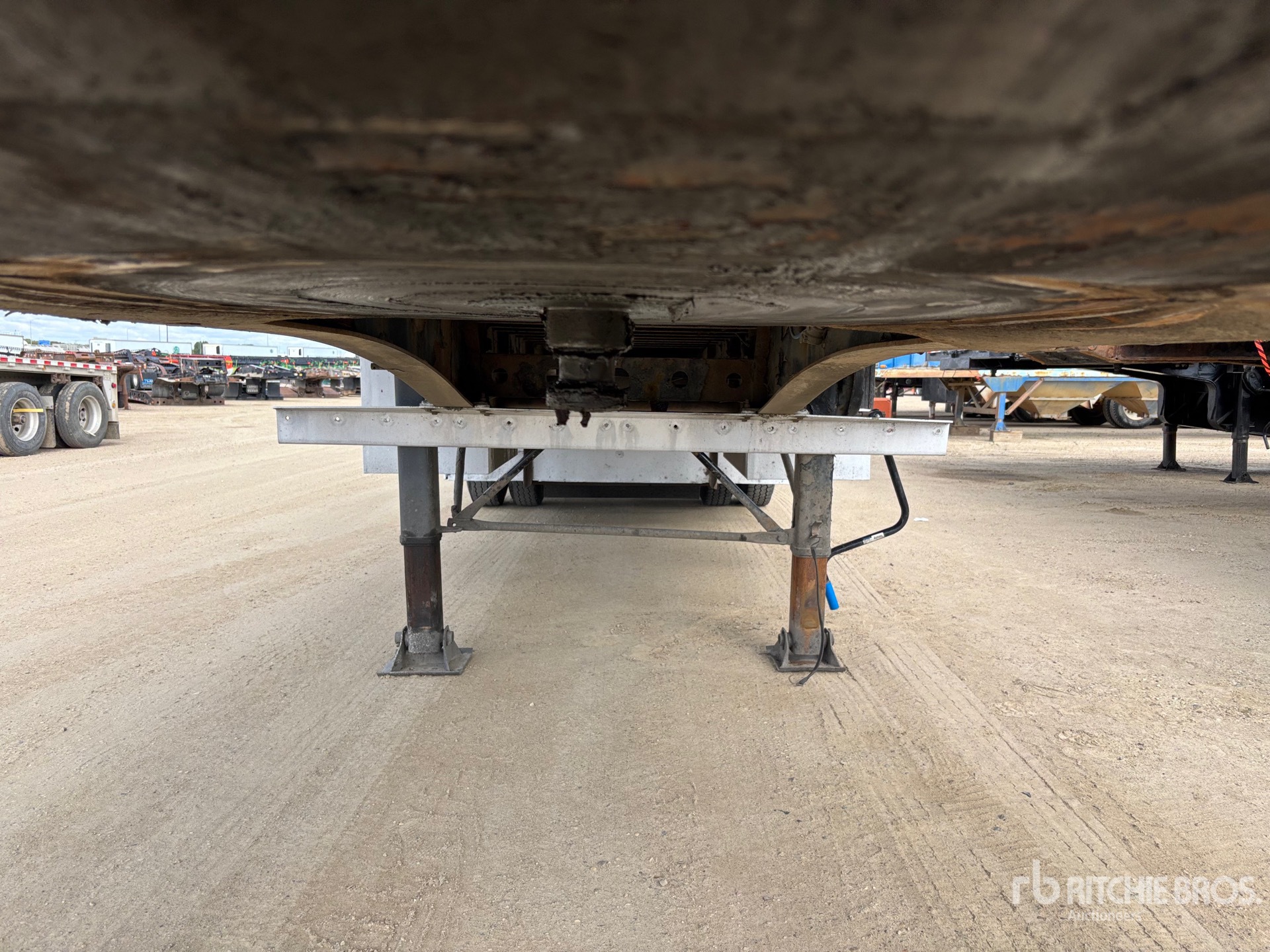 2013 Load King 32 ft Super B-Train Lead