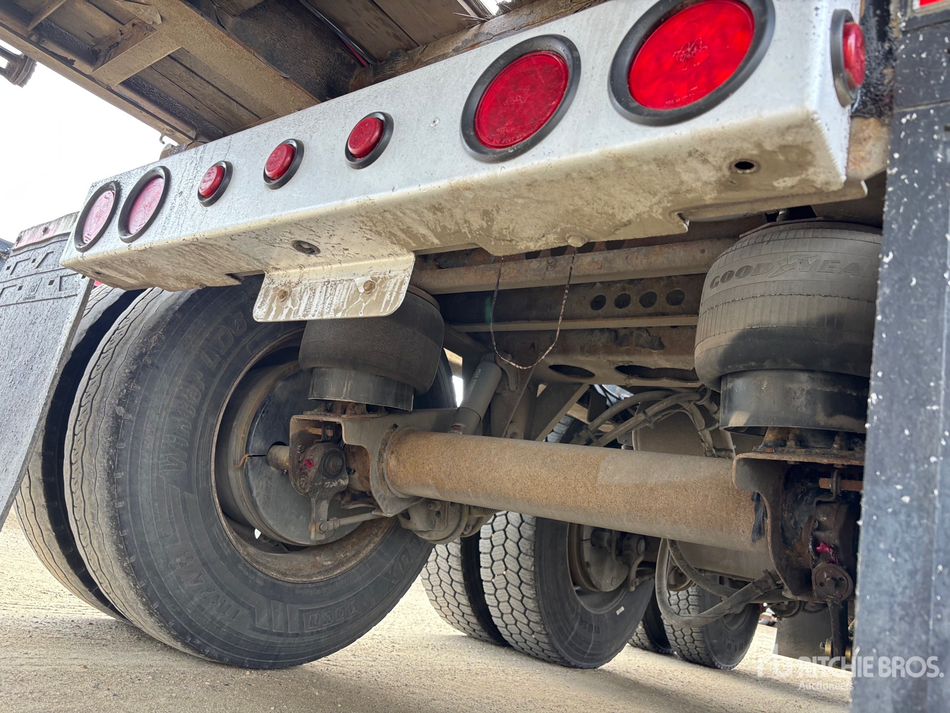 2013 Load King 32 ft Super B-Train Lead