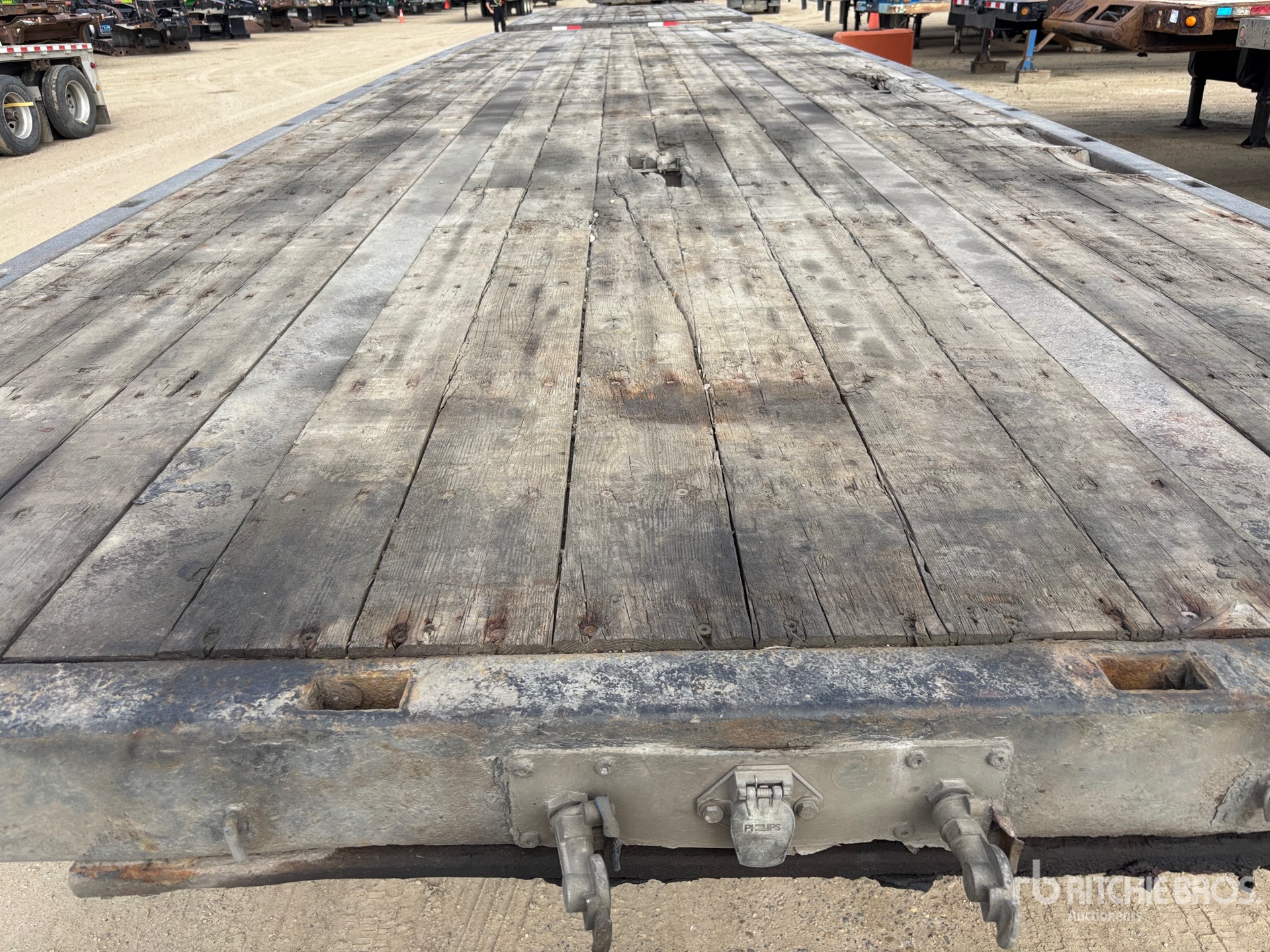 2013 Load King 32 ft Super B-Train Lead