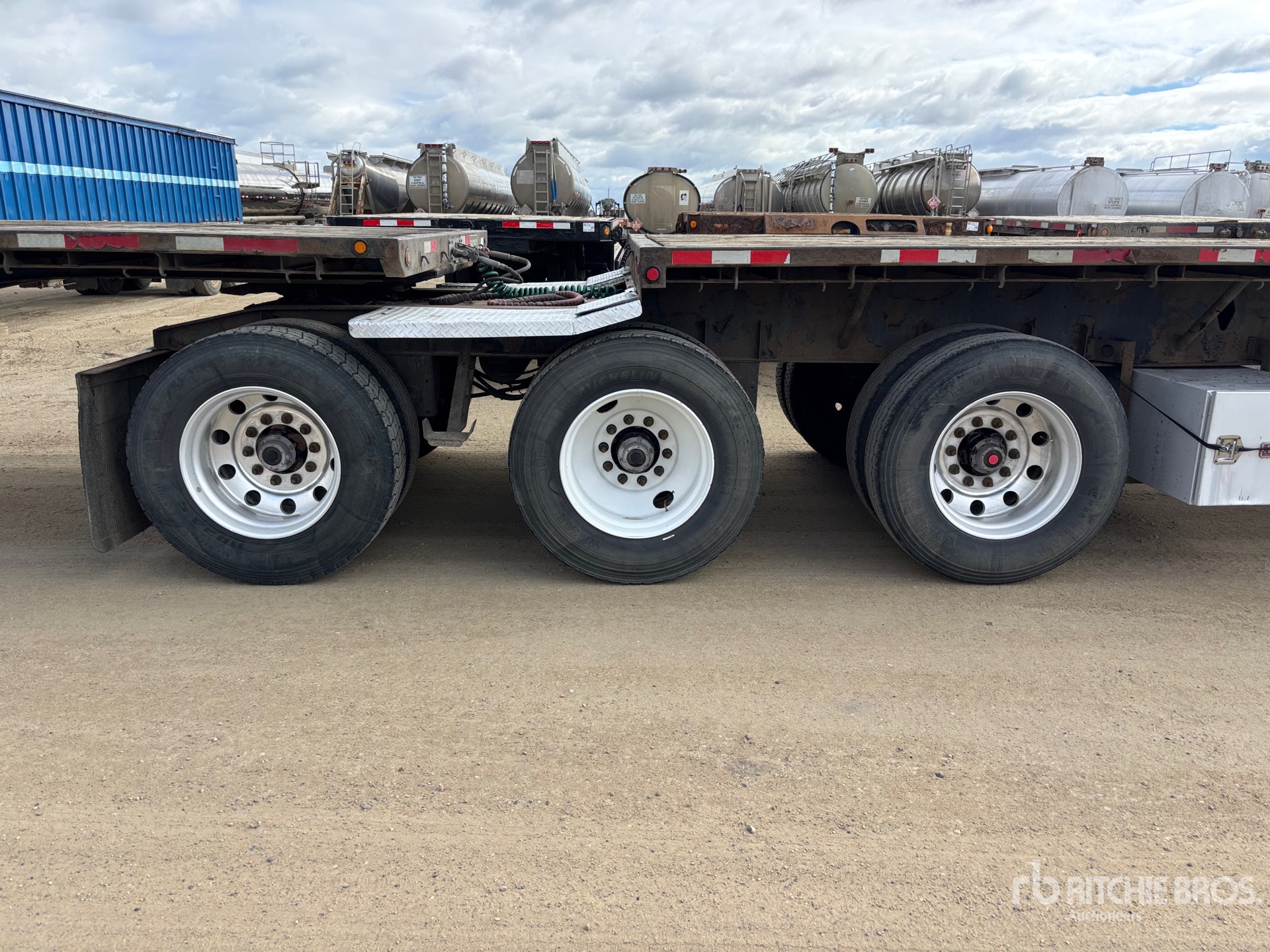 2013 Load King 32 ft Super B-Train Lead