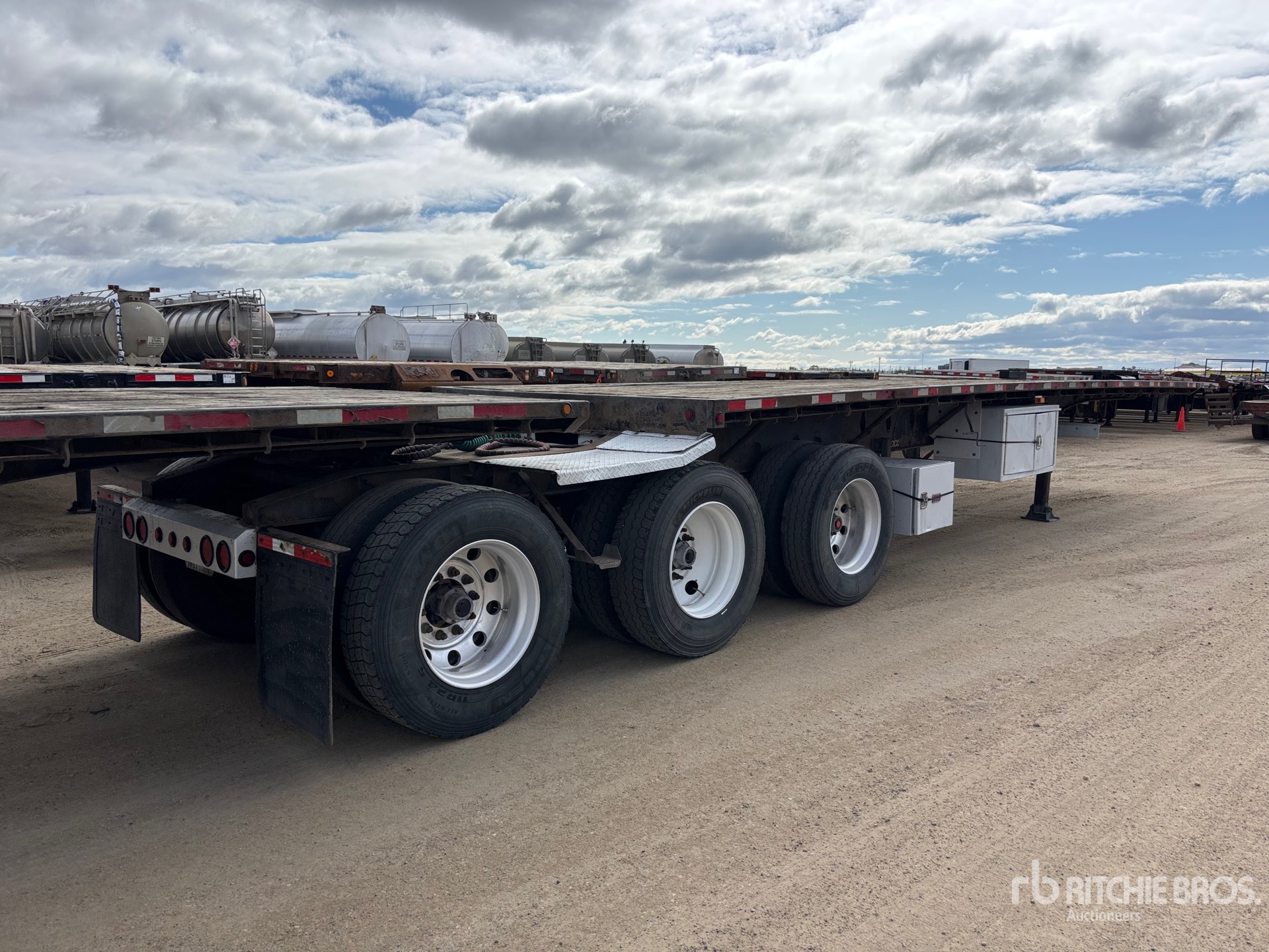 2013 Load King 32 ft Super B-Train Lead