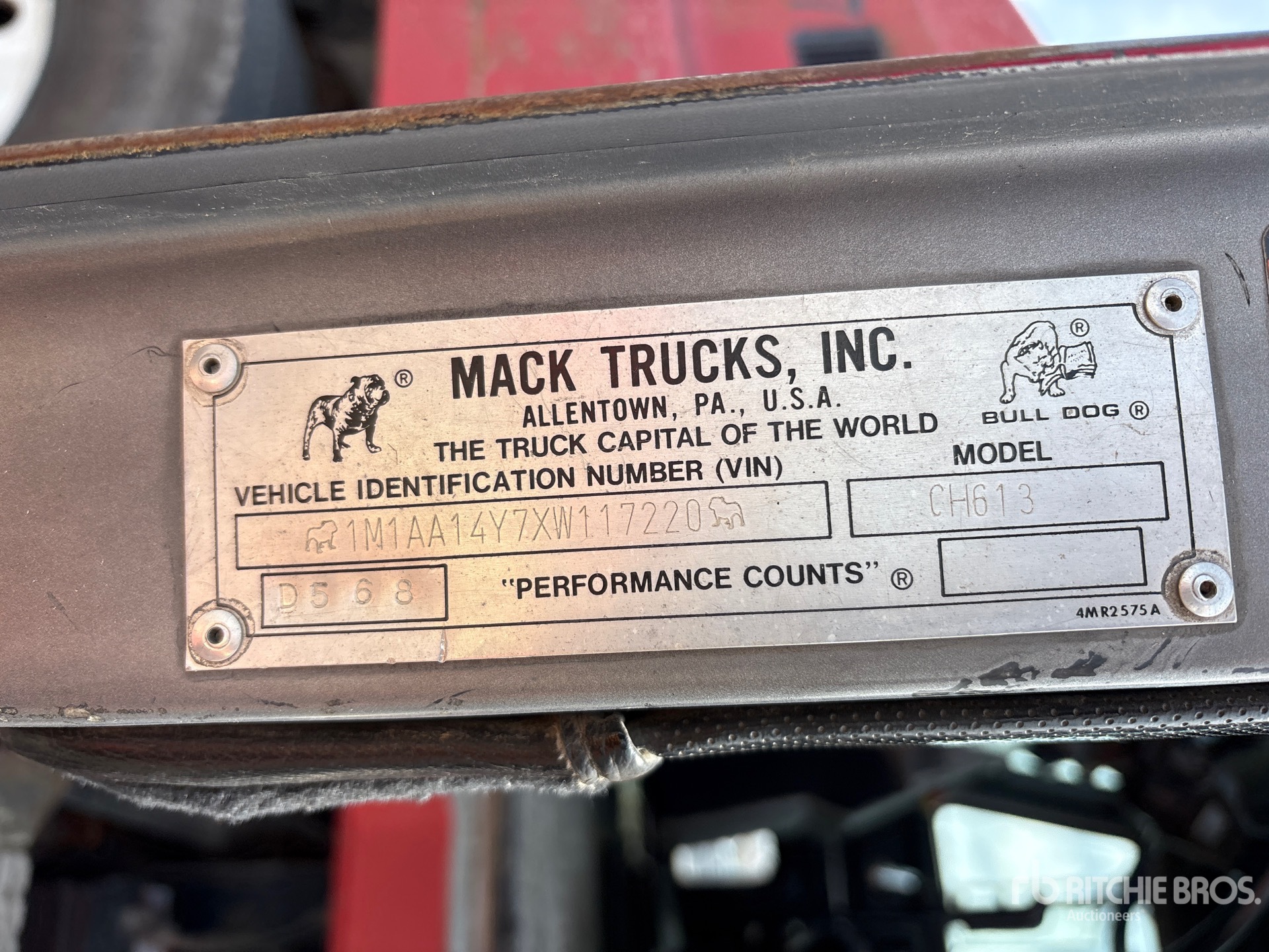 1999 Mack CH613