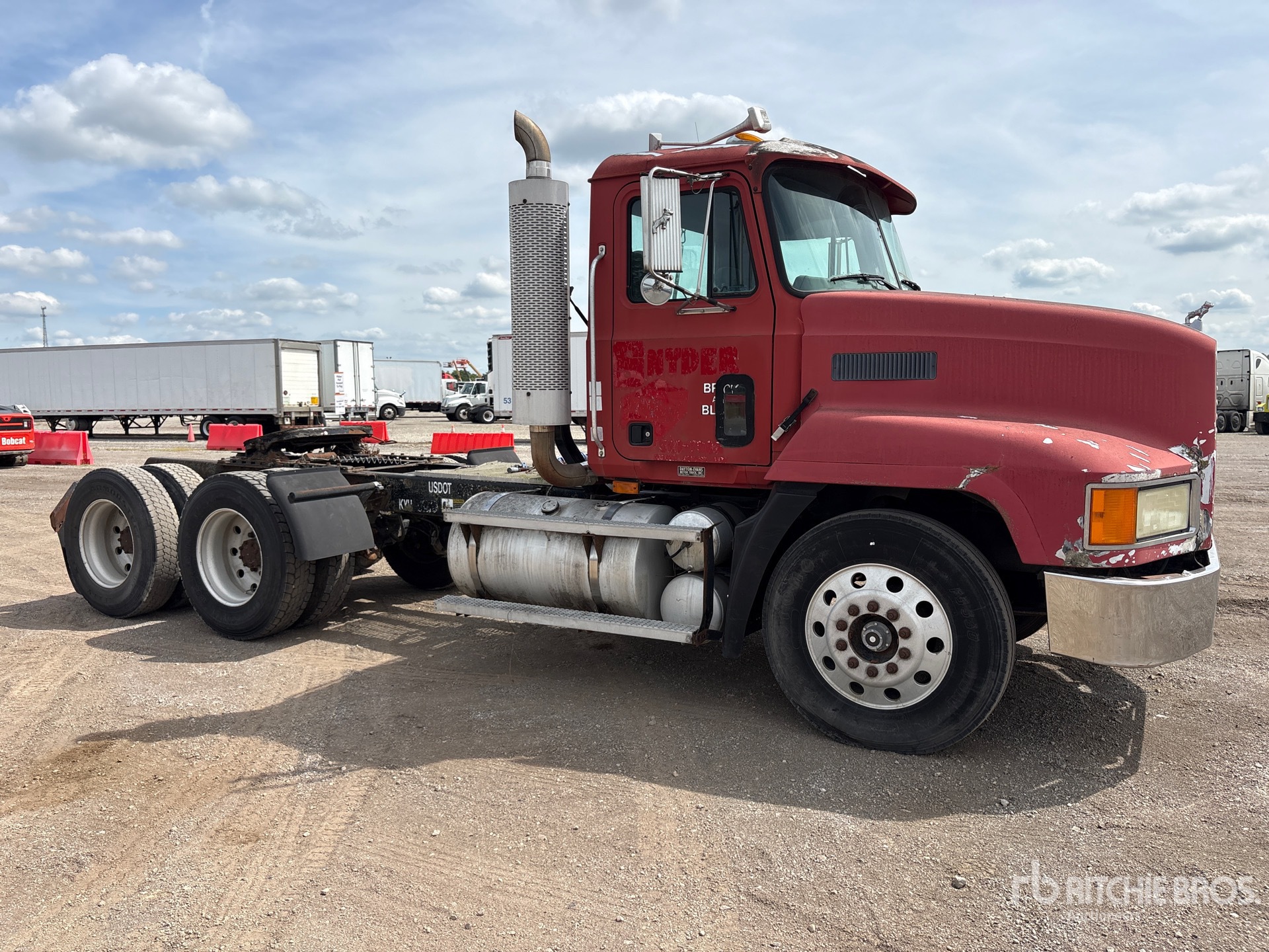1999 Mack CH613