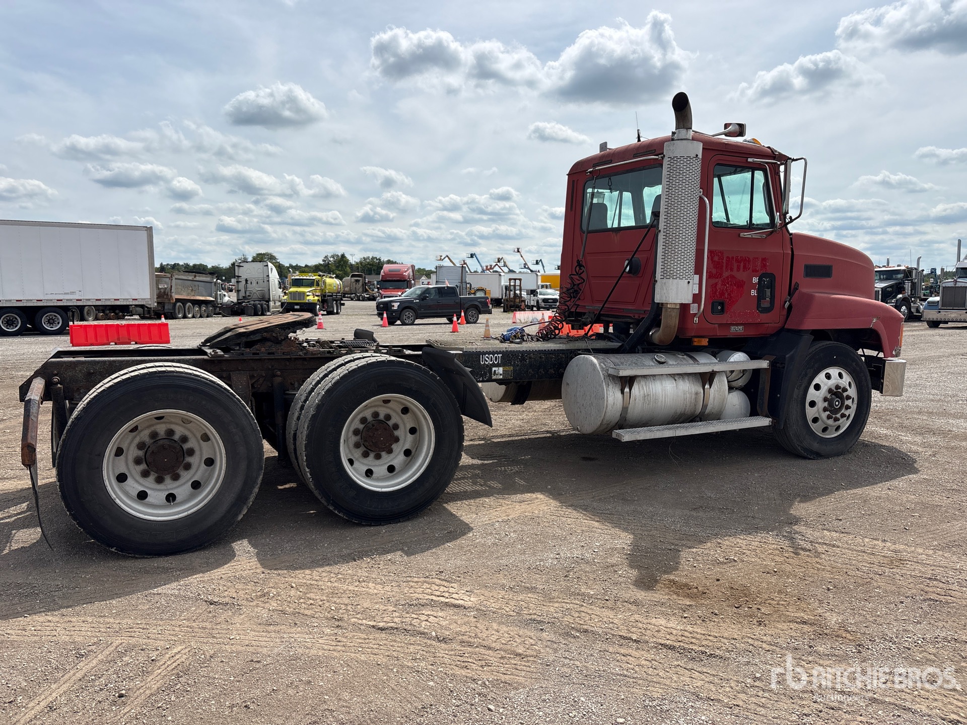 1999 Mack CH613
