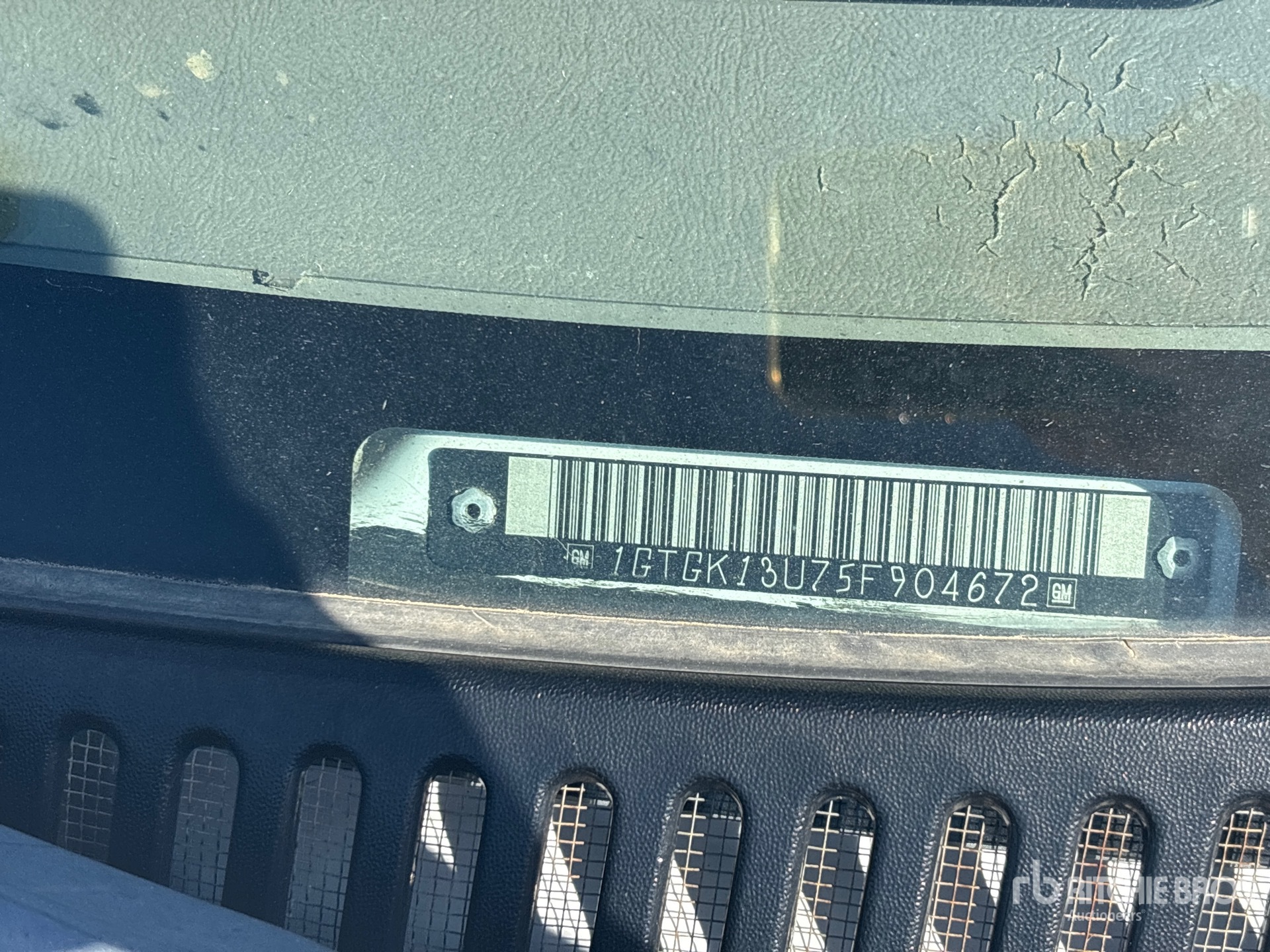 2005 GMC SIERRA 1500 HD