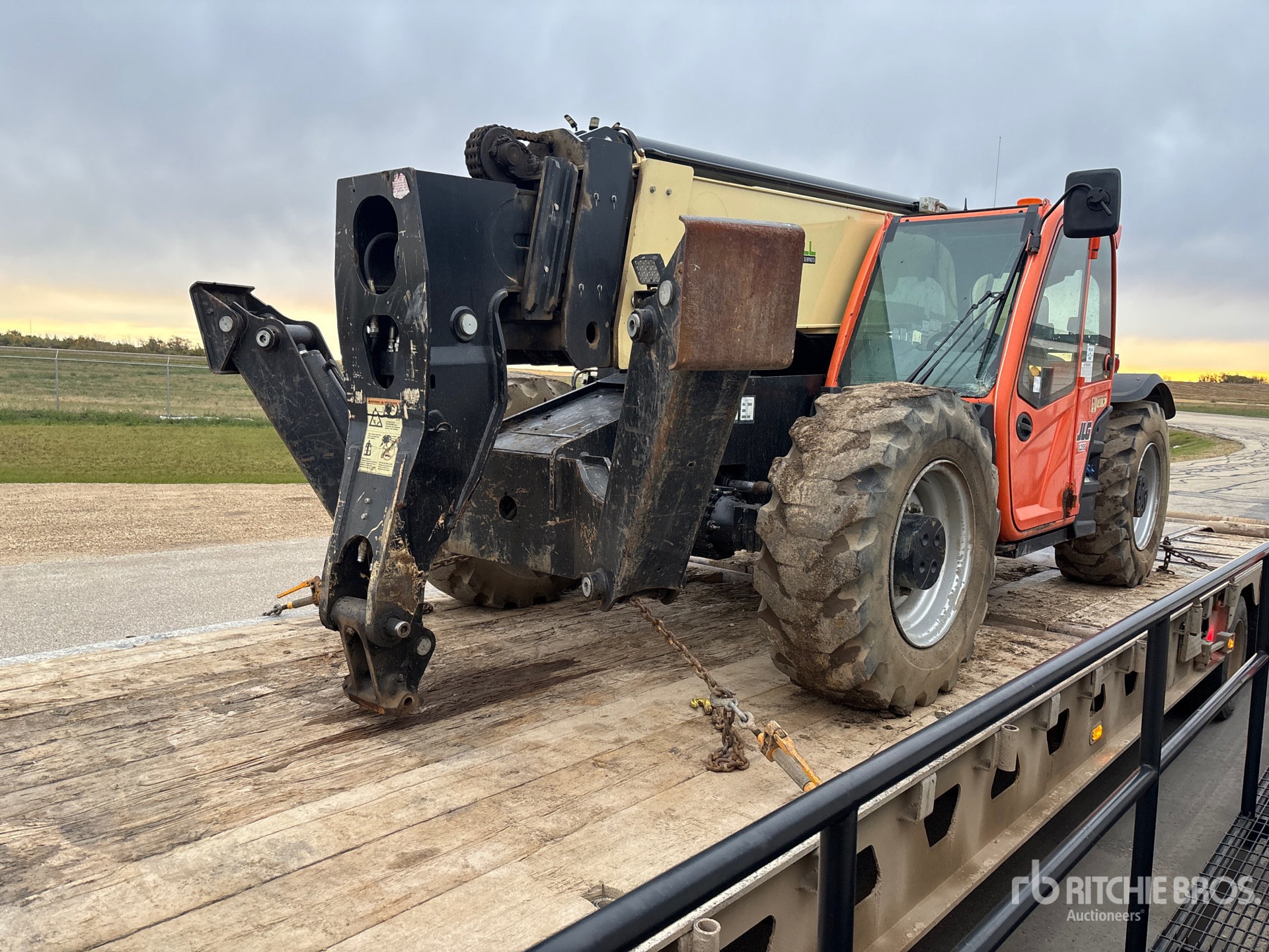 2016 JLG 1255