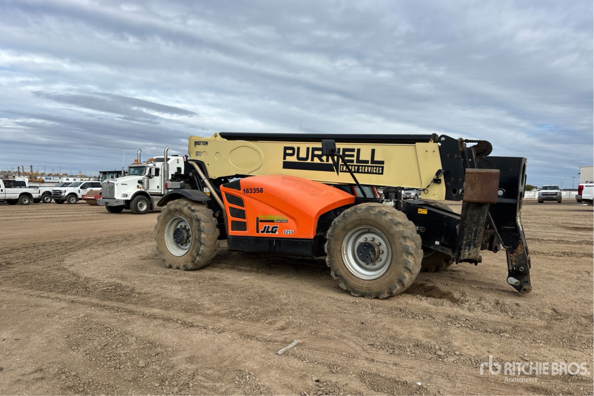2016 JLG 1255