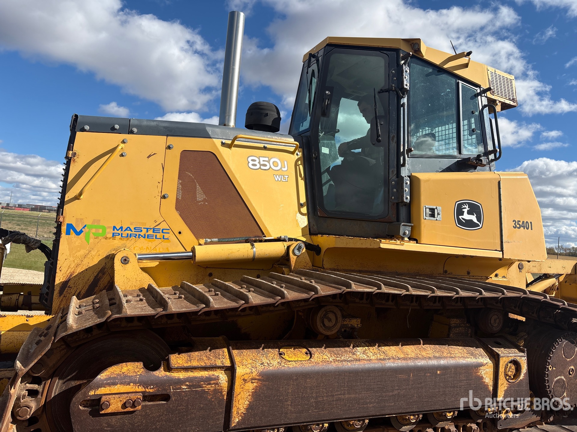 2011 John Deere 850J WLT