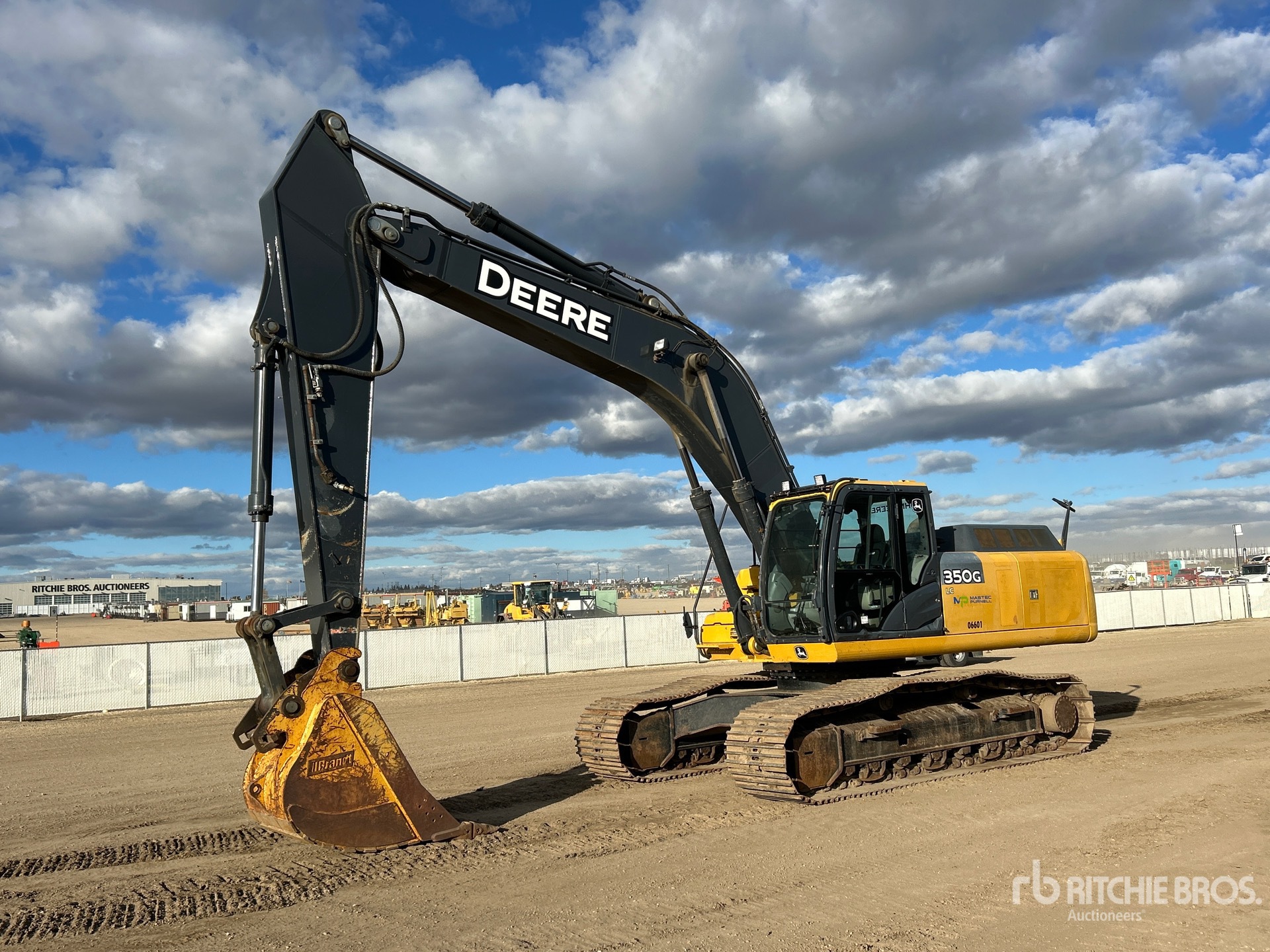 2015 John Deere 350G LC