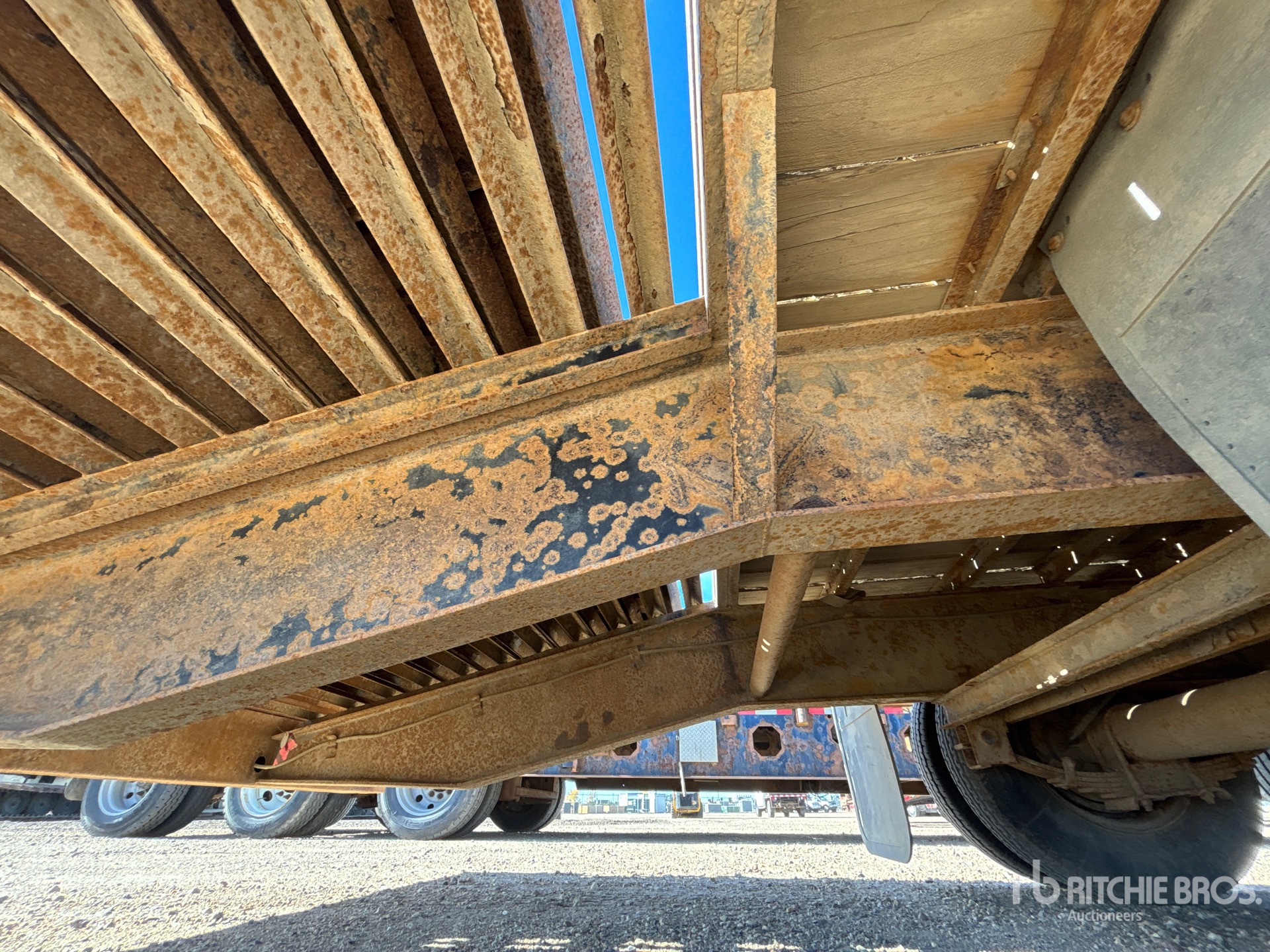 2013 Load Trail 30 ft T/A Gooseneck