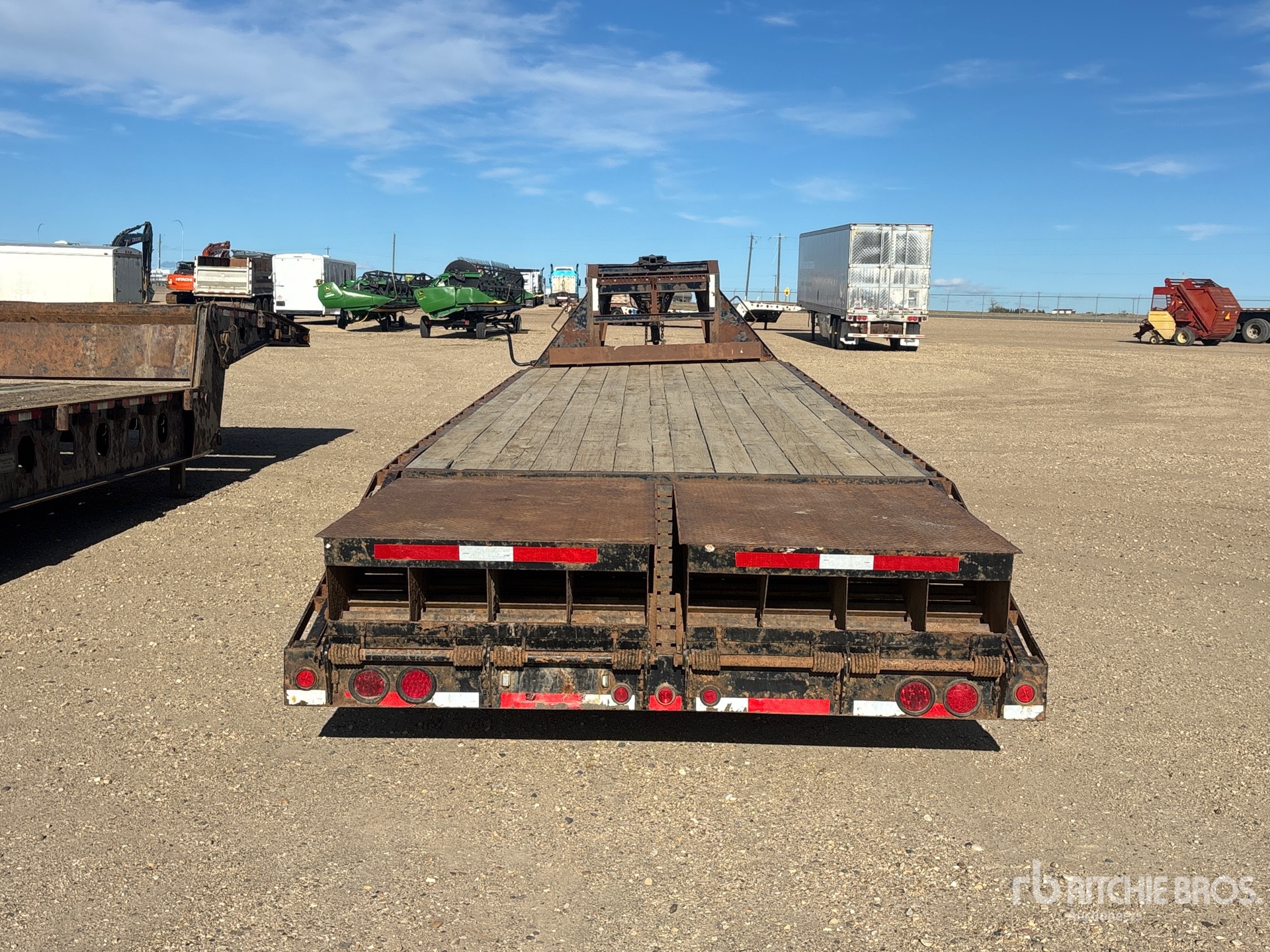 2013 Load Trail 30 ft T/A Gooseneck