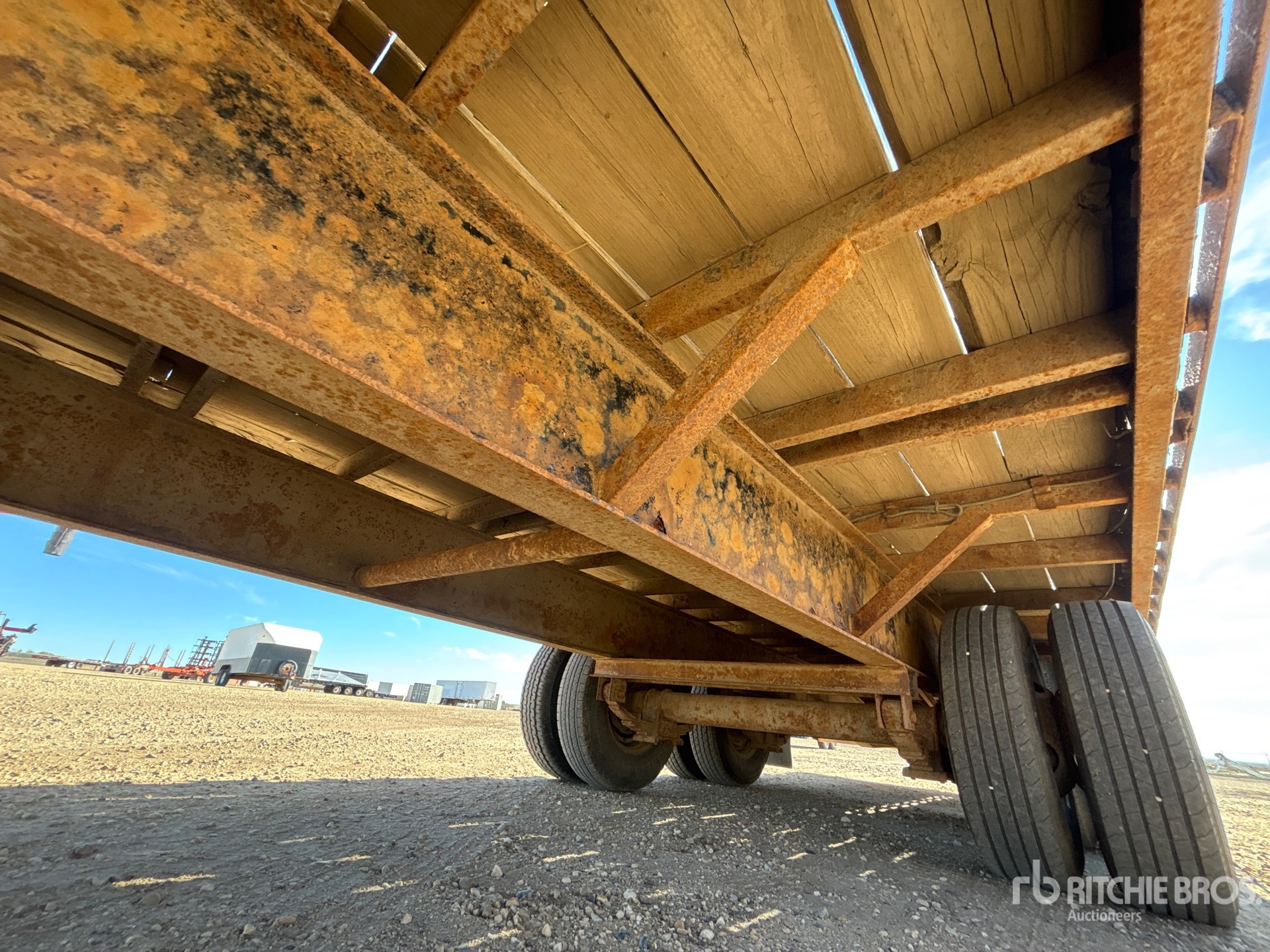 2013 Load Trail 30 ft T/A Gooseneck