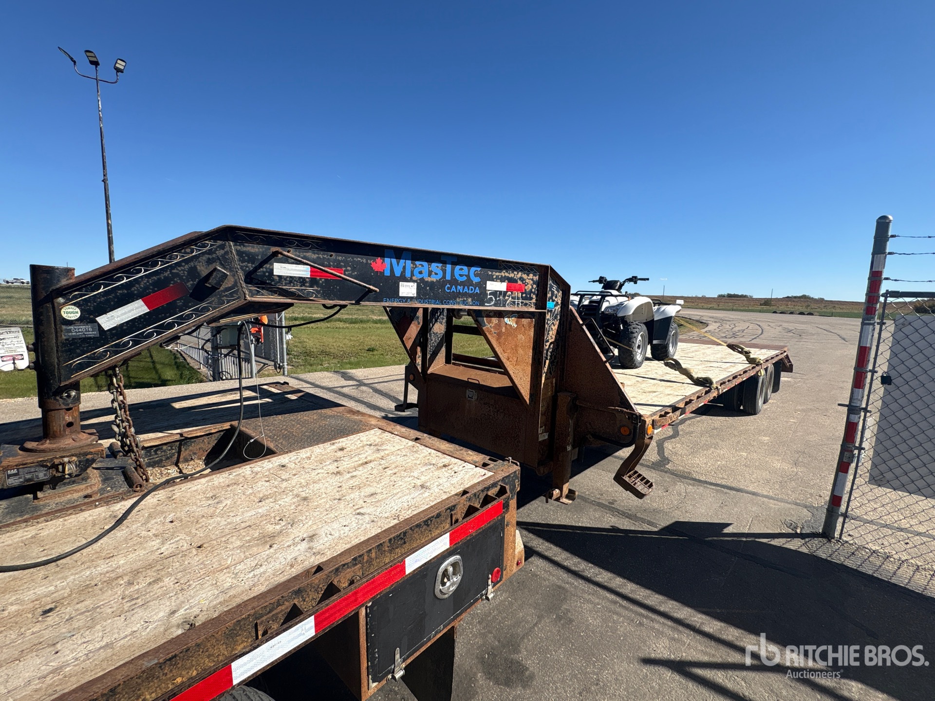 2013 Load Trail 30 ft T/A Gooseneck