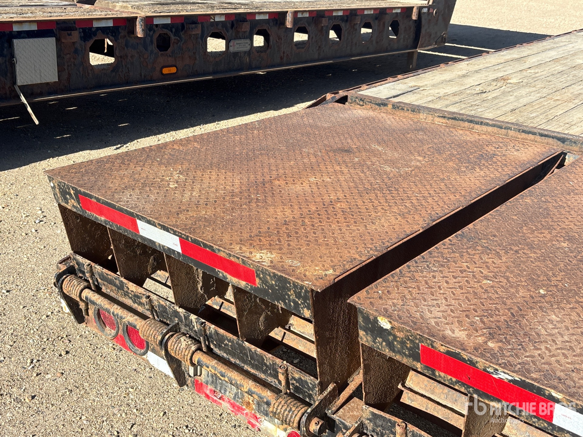 2013 Load Trail 30 ft T/A Gooseneck