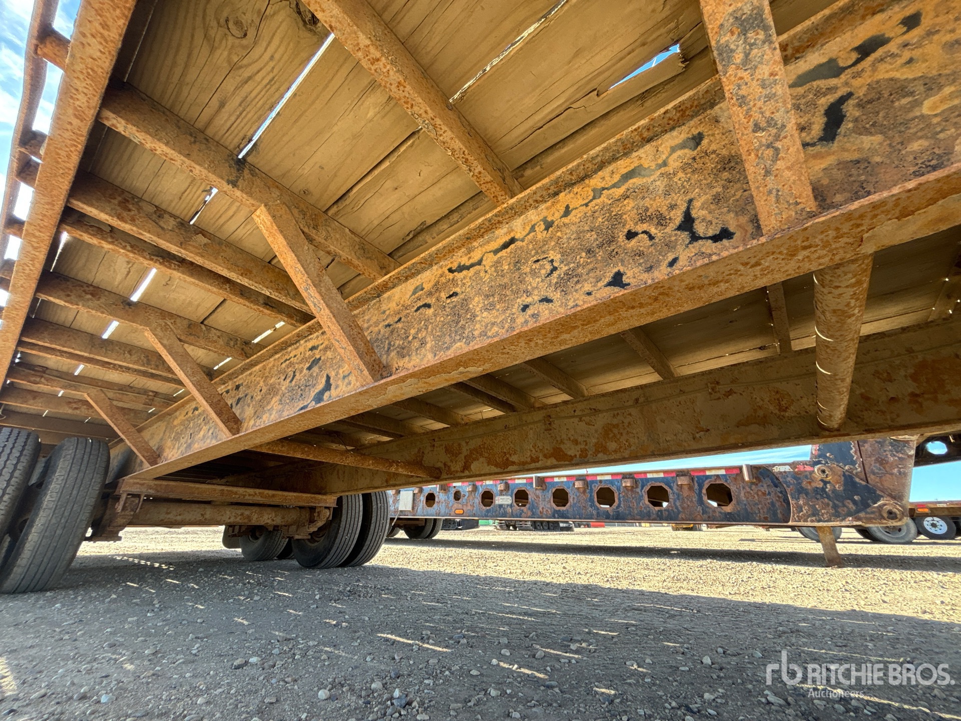 2013 Load Trail 30 ft T/A Gooseneck