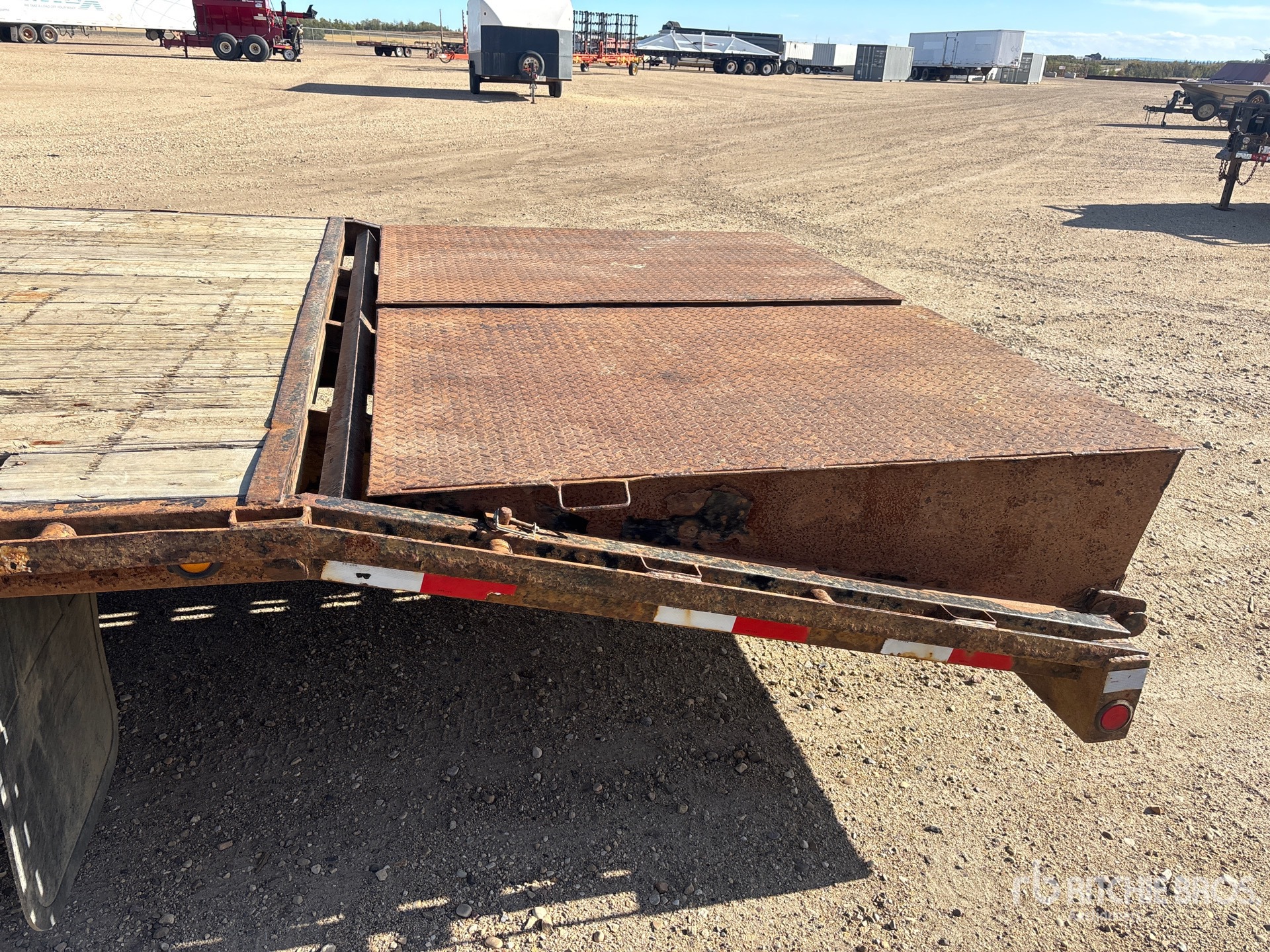 2013 Load Trail 30 ft T/A Gooseneck