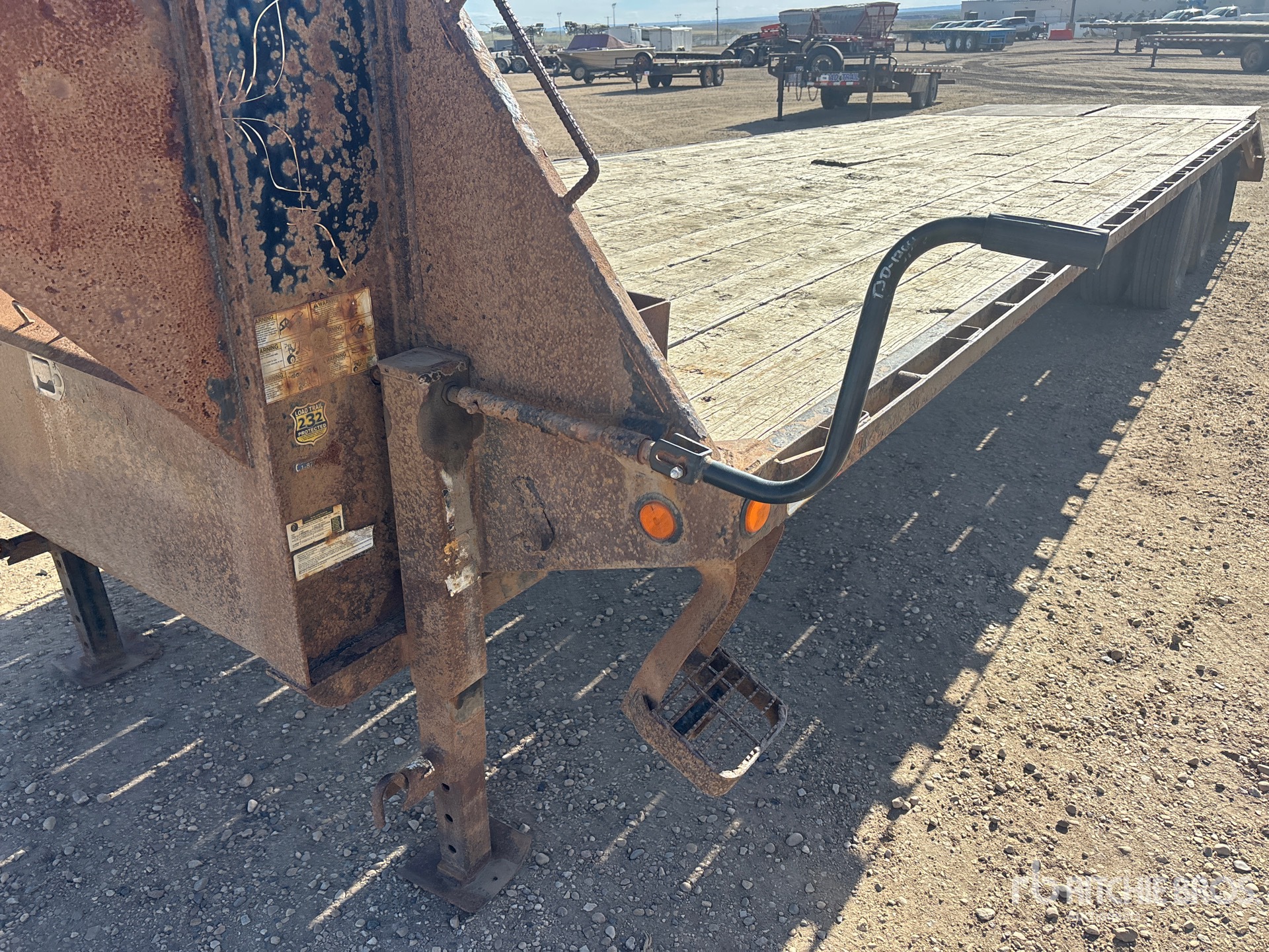 2013 Load Trail 30 ft T/A Gooseneck