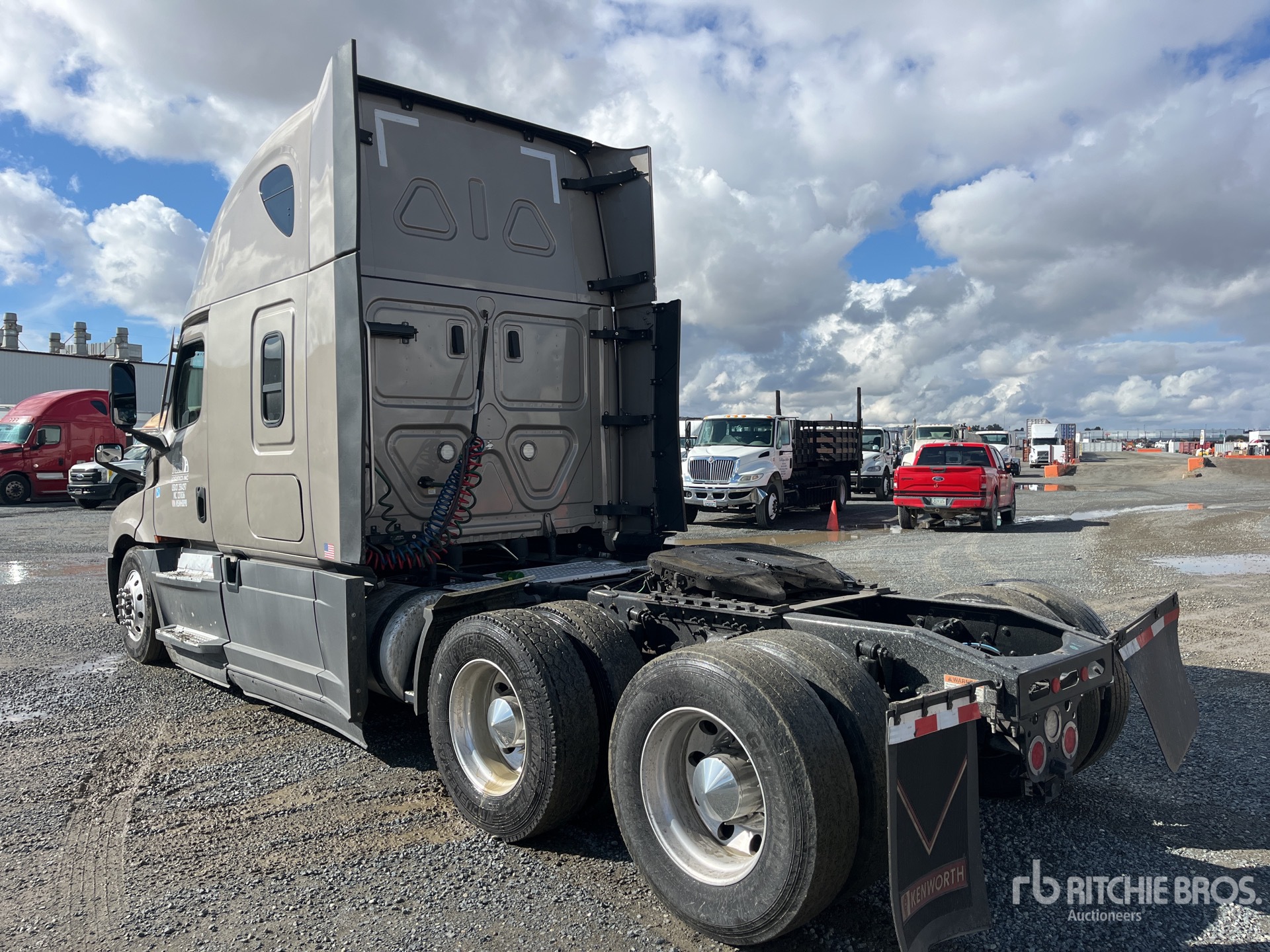 2021 Freightliner CASCADIA 126