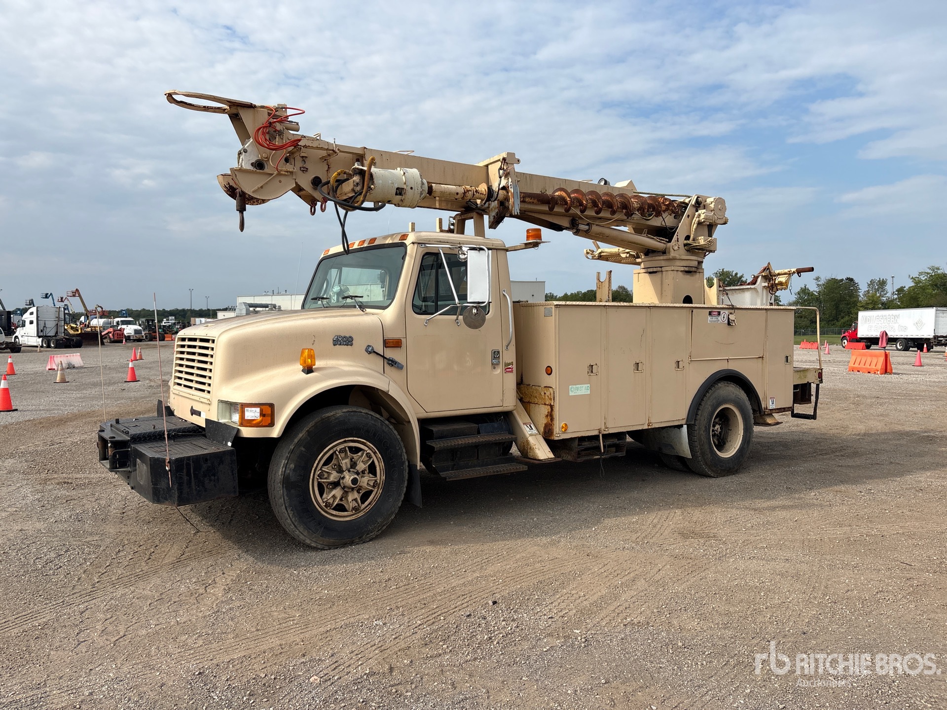 Photo of 1997 International 4900