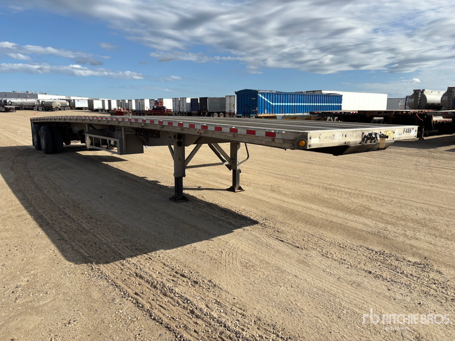 2019 Reitnouer 48 ft T/A Spread Axle