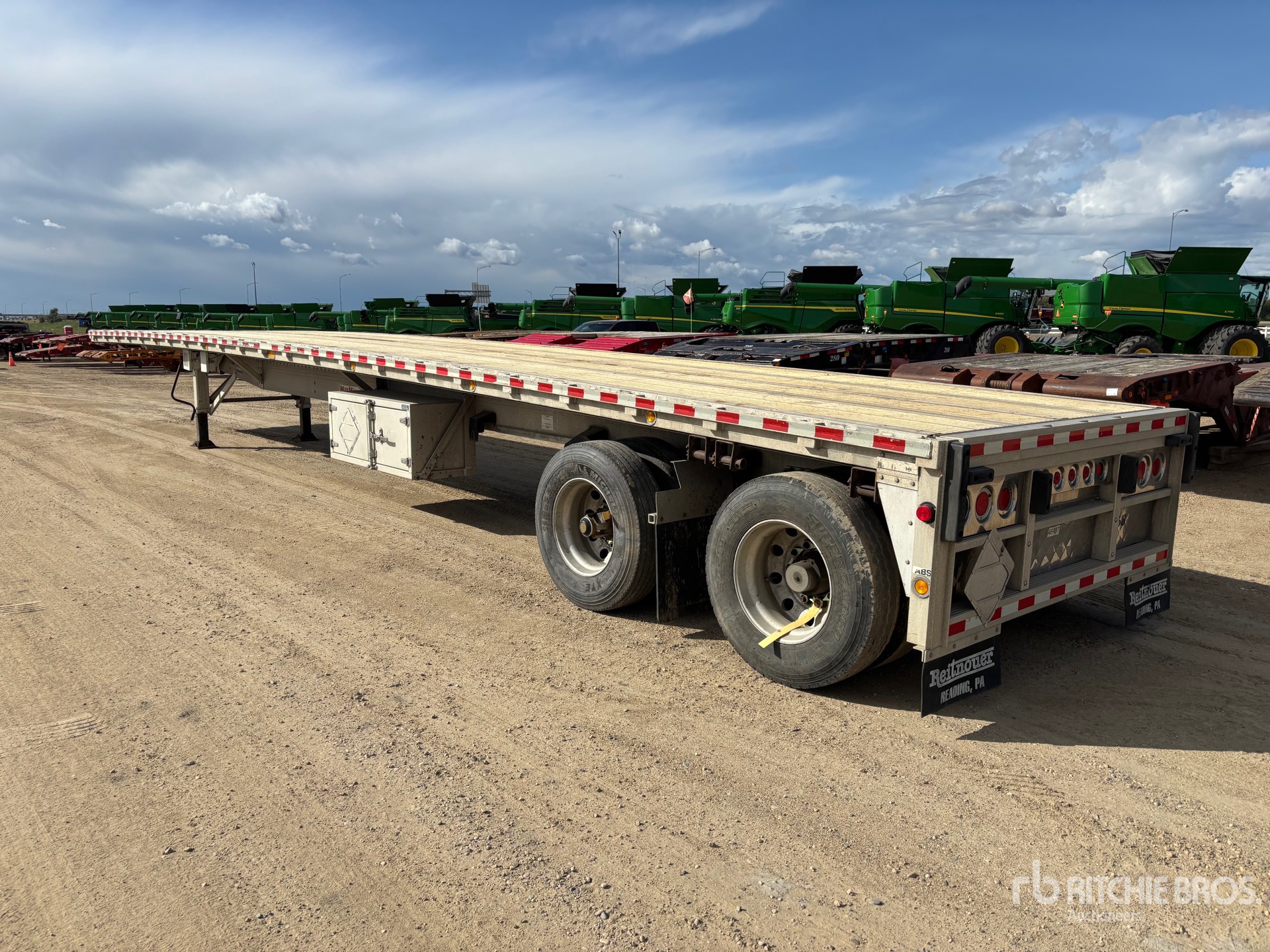 2019 Reitnouer 48 ft T/A Spread Axle