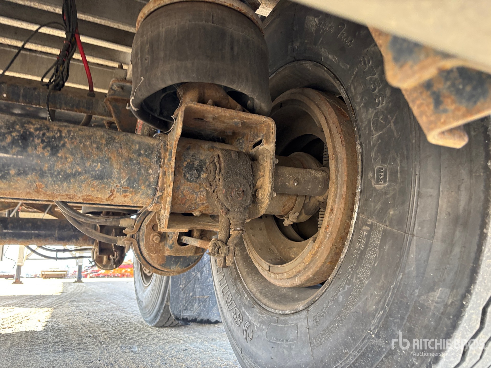 2019 Reitnouer 48 ft T/A Spread Axle