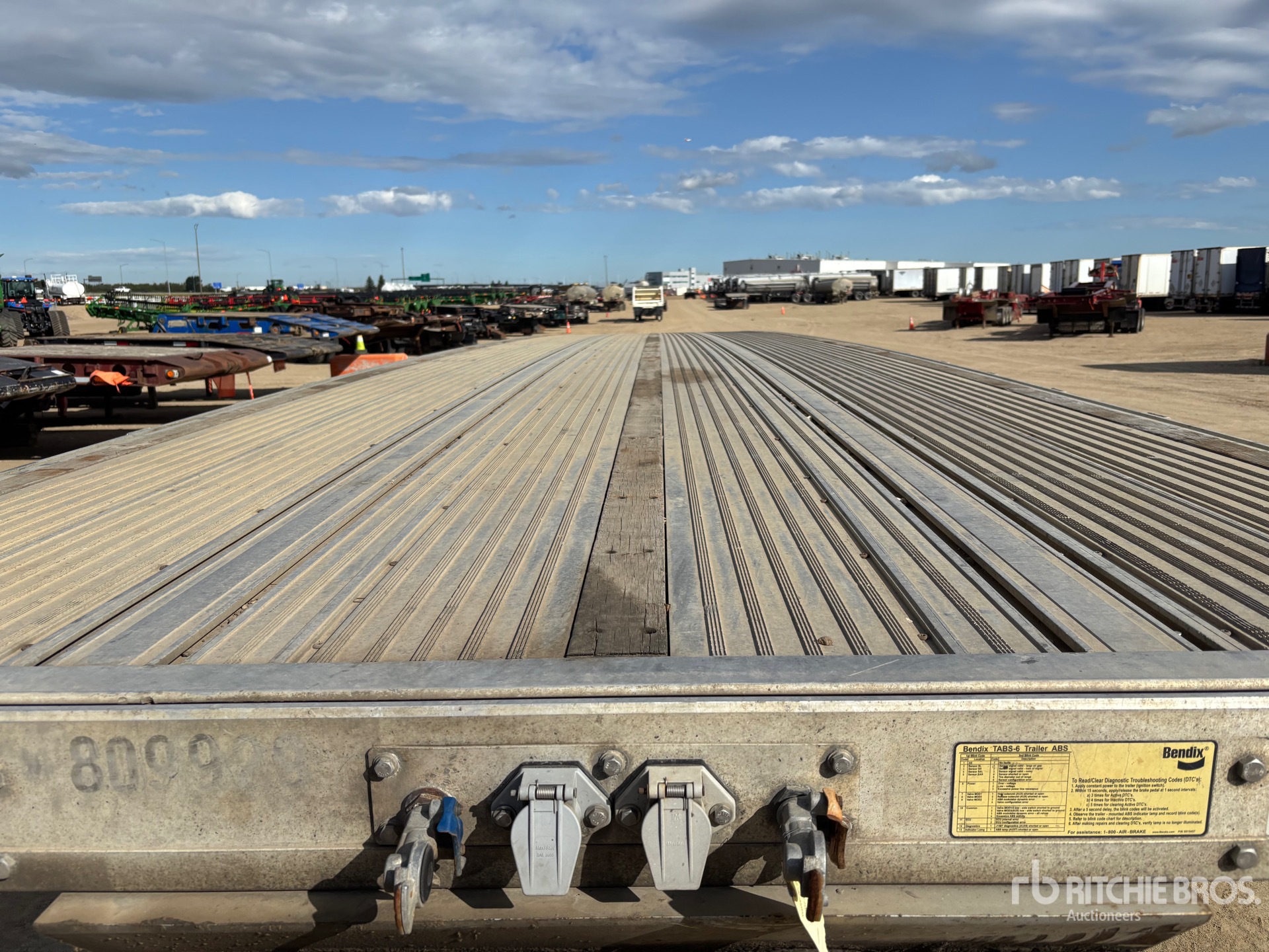 2019 Reitnouer 48 ft T/A Spread Axle