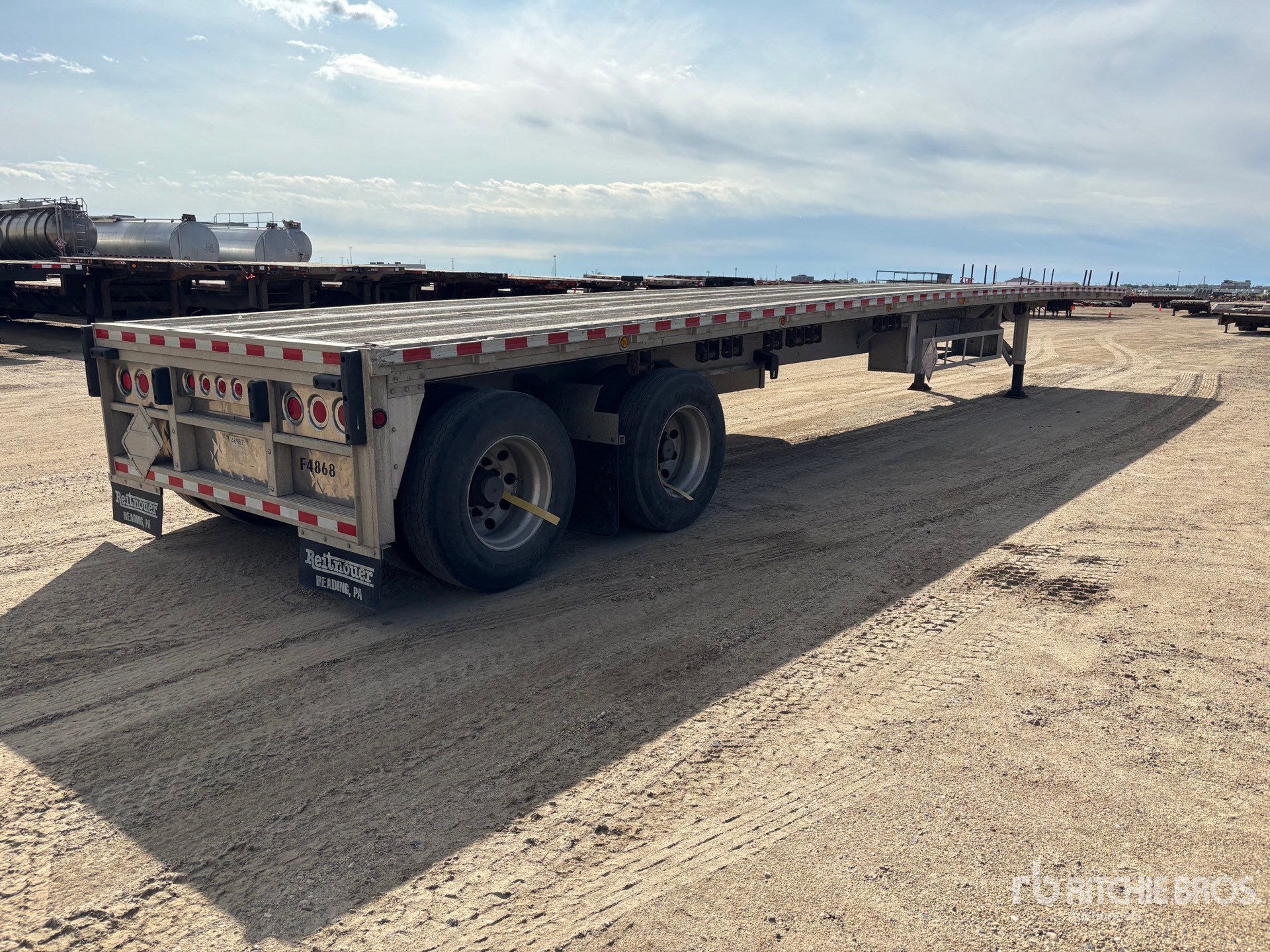2019 Reitnouer 48 ft T/A Spread Axle