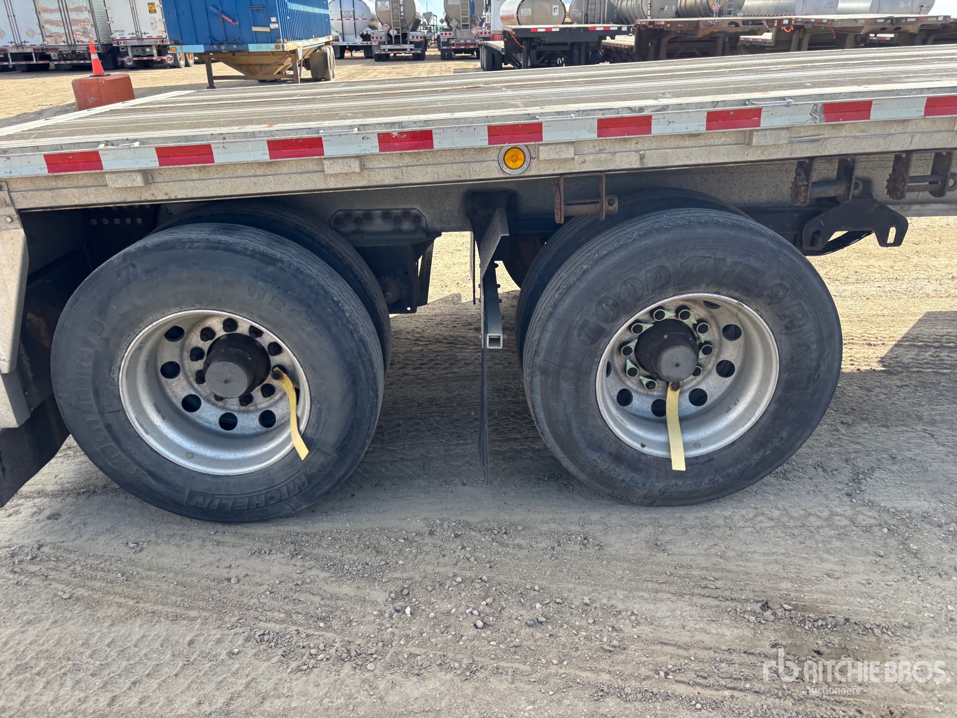 2019 Reitnouer 48 ft T/A Spread Axle