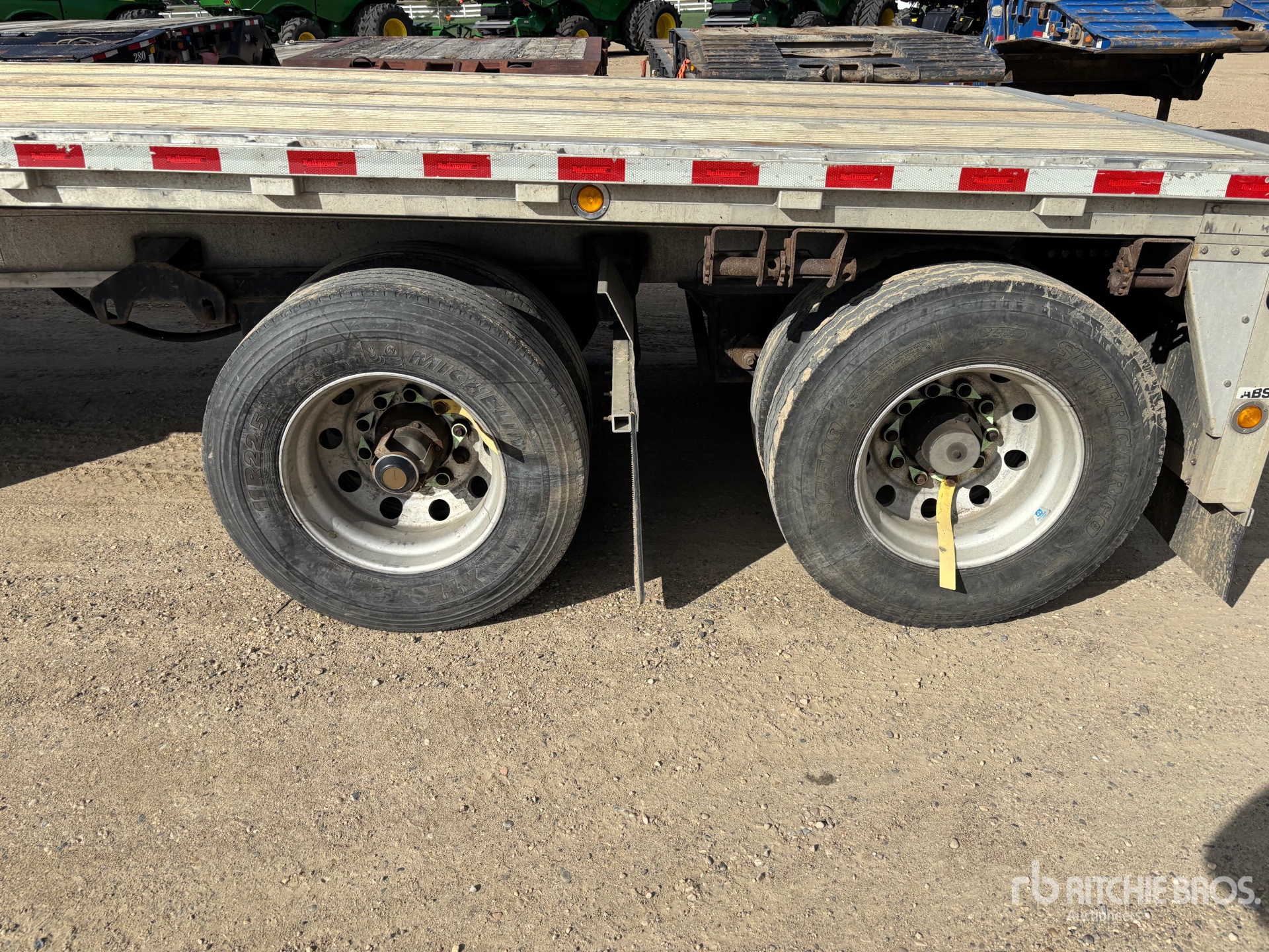2019 Reitnouer 48 ft T/A Spread Axle