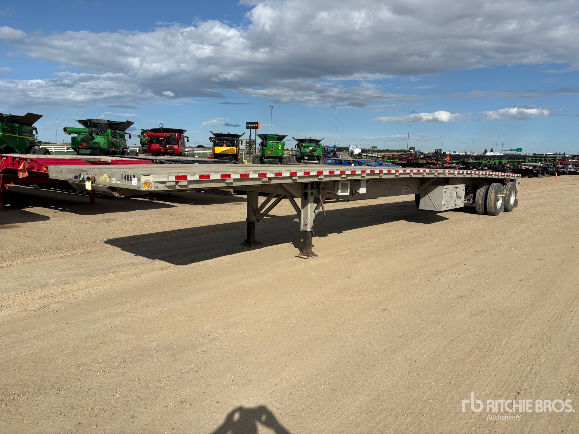 2019 Reitnouer 48 ft T/A Spread Axle