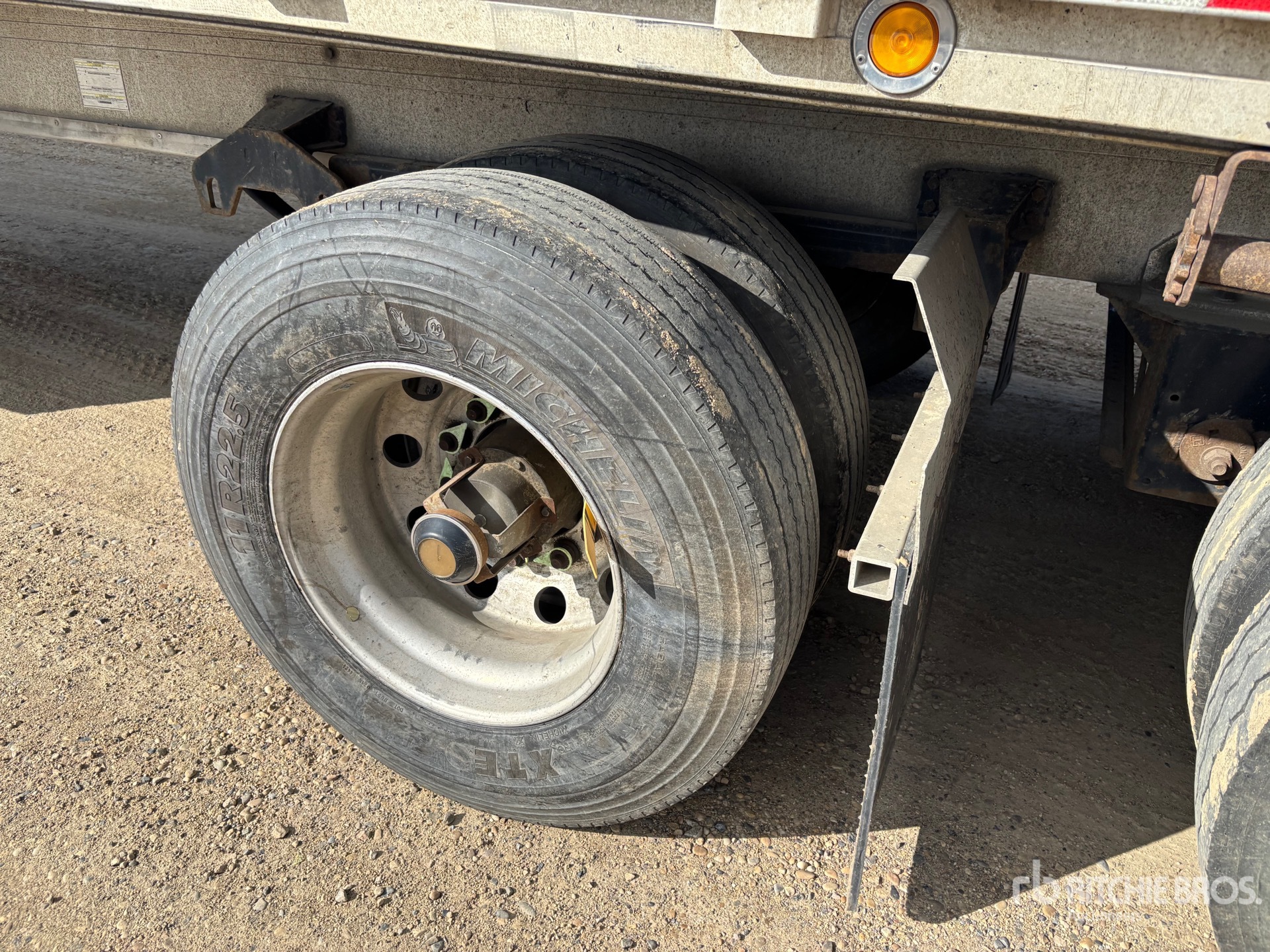 2019 Reitnouer 48 ft T/A Spread Axle
